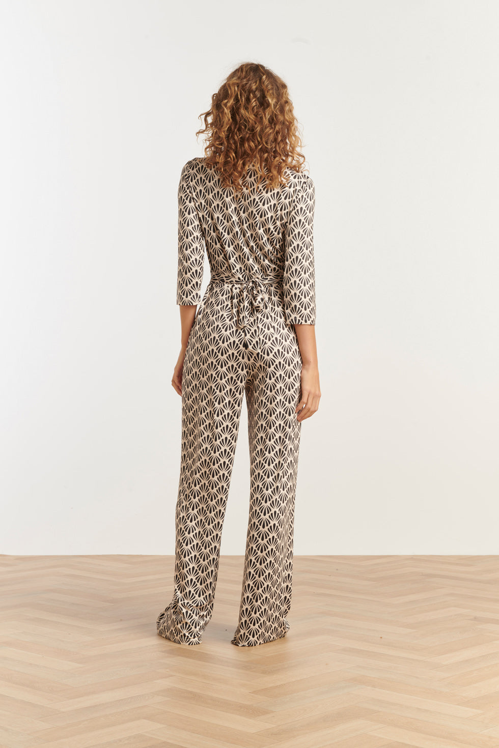 25061 E Jumpsuit Met Schelpenprint | Offwhite-Black
