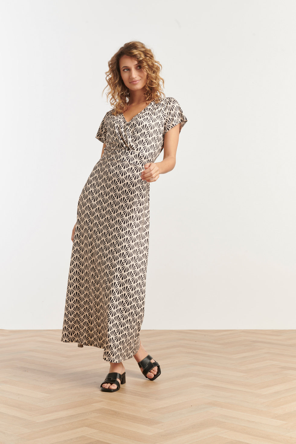 25063 E Schelpenprint Maxi-Jurk | Offwhite-Black