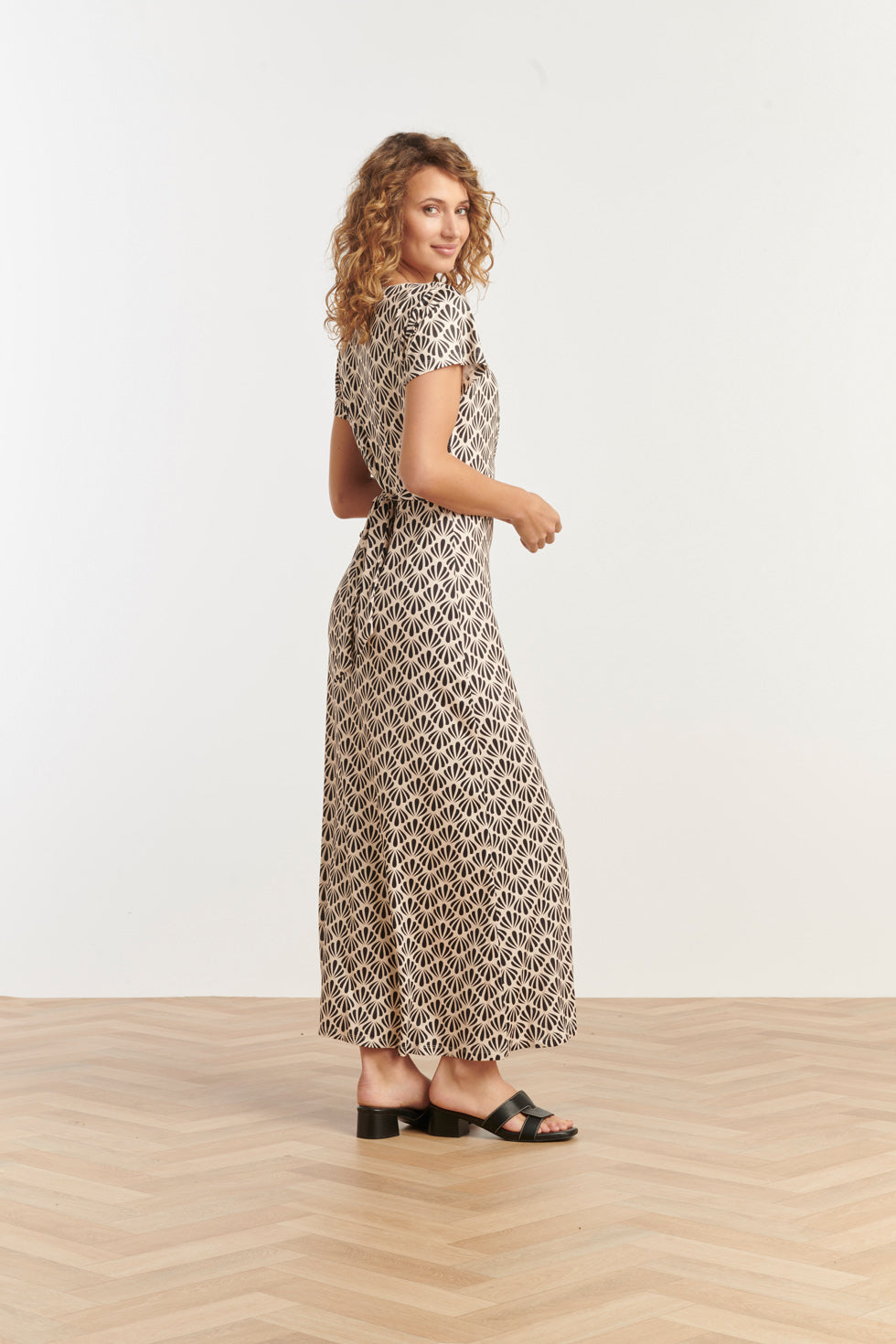 25063 E Schelpenprint Maxi-Jurk | Off White - Black