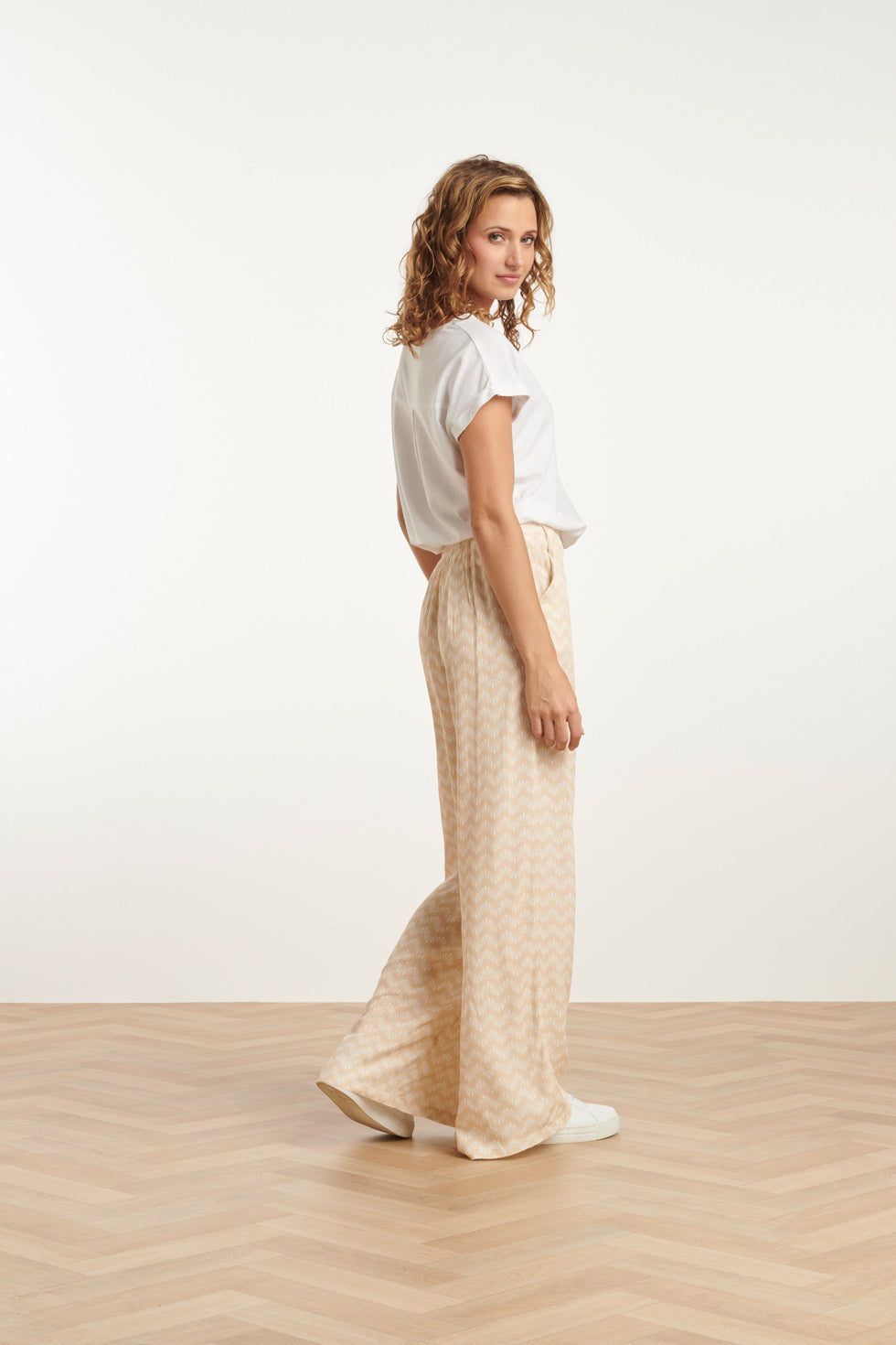25064 Wijde Broek Met Schelp Zigzagprint | Sand-White