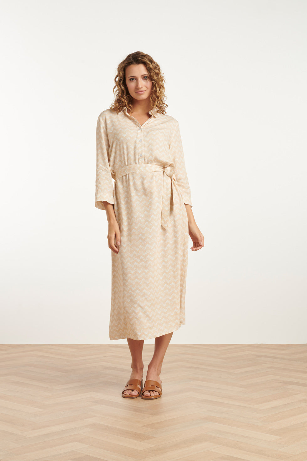 25065 Midi Jurk Met Schelpenprint | Sand-White