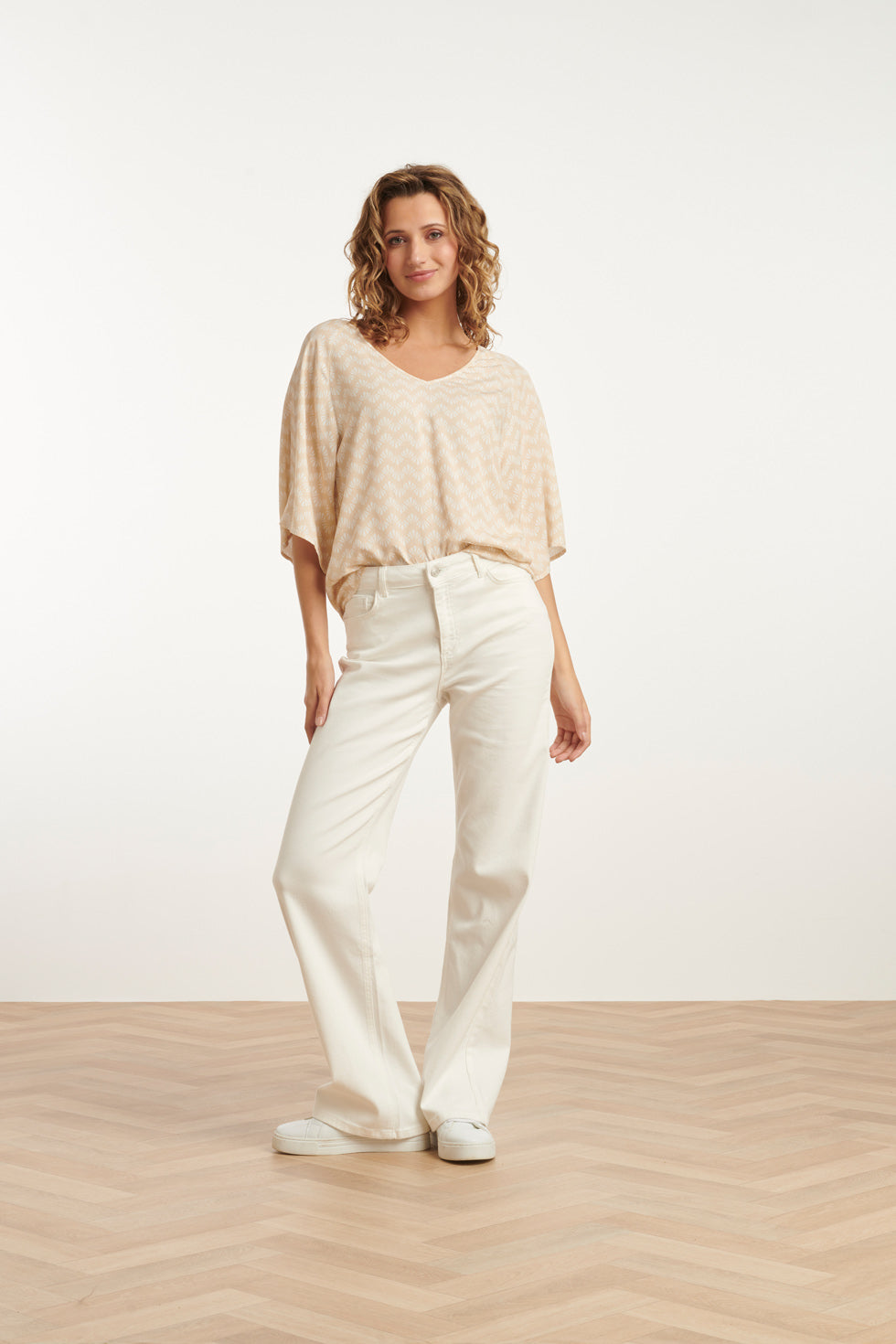 25066 Schelpenprint Top | Sand-White