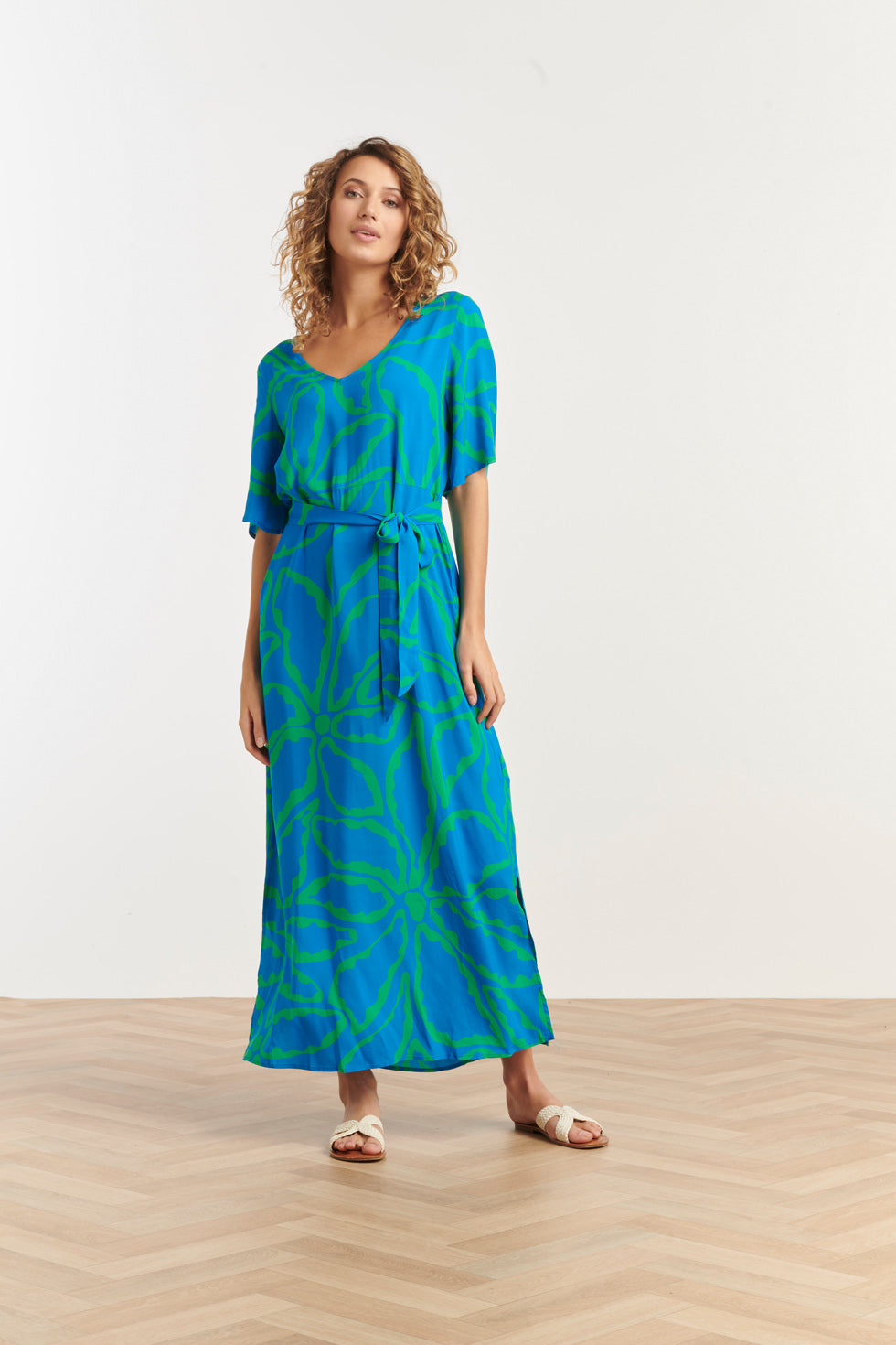 25068 Maxi Jurk Met Grafische Bloemenprintfelgras | Cobalt-Green