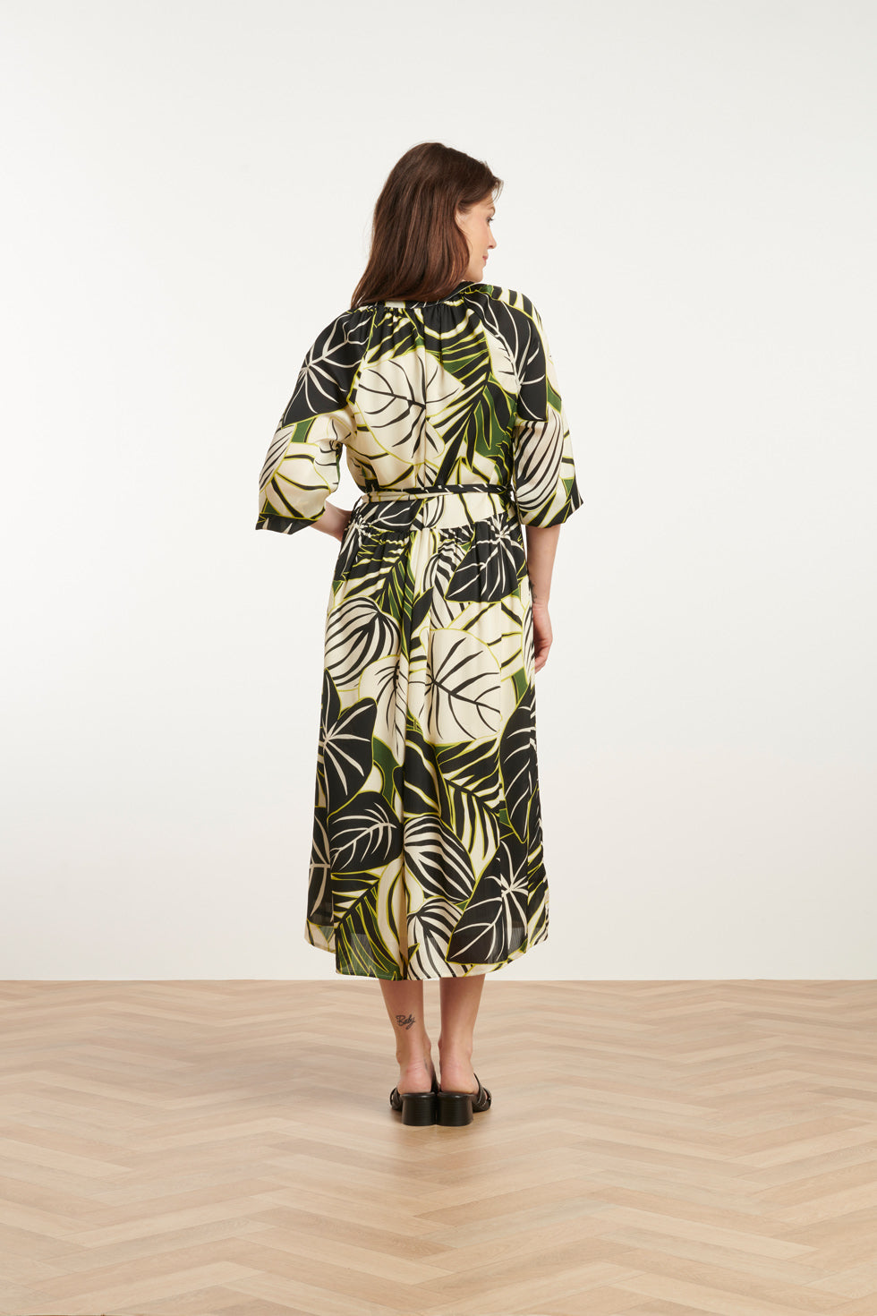 Smashed Lemon 25070 Leaf Print Chiffon Midi Jurk | Green