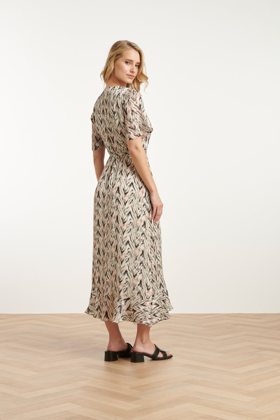 25078 Chiffon Overlap Maxi Jurk Met , Graphic Print | Off-White-Multicolour