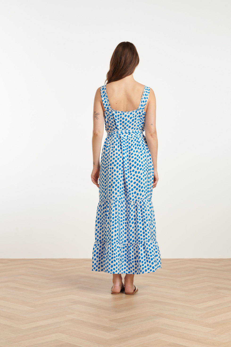 25084 Maxi Jurk Met Kobalt Polka Dot Print | White-Cobalt Blue