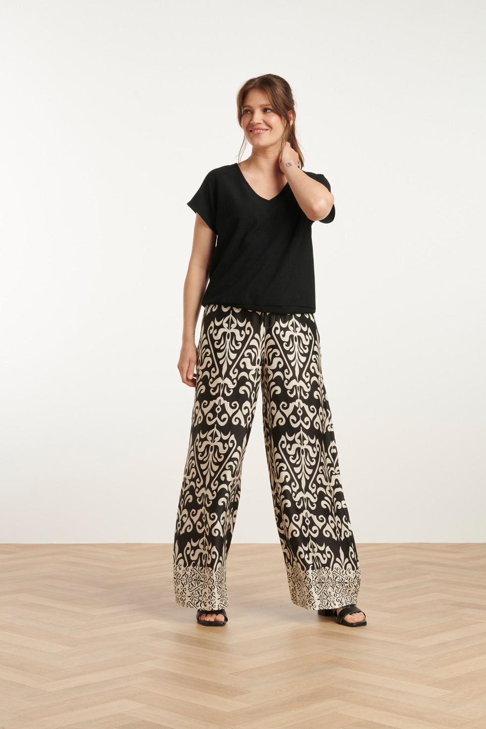 25089 E Te Satijnen Ornamentele Geprinte Broek | Off White - Black