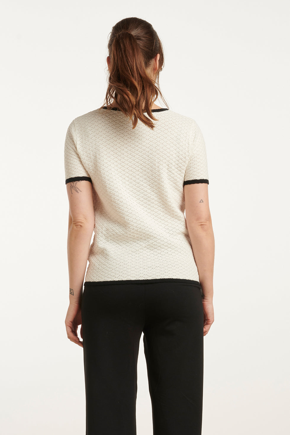 25096 Gebreid Top Met E Contrastafwerking | Offwhite-Black