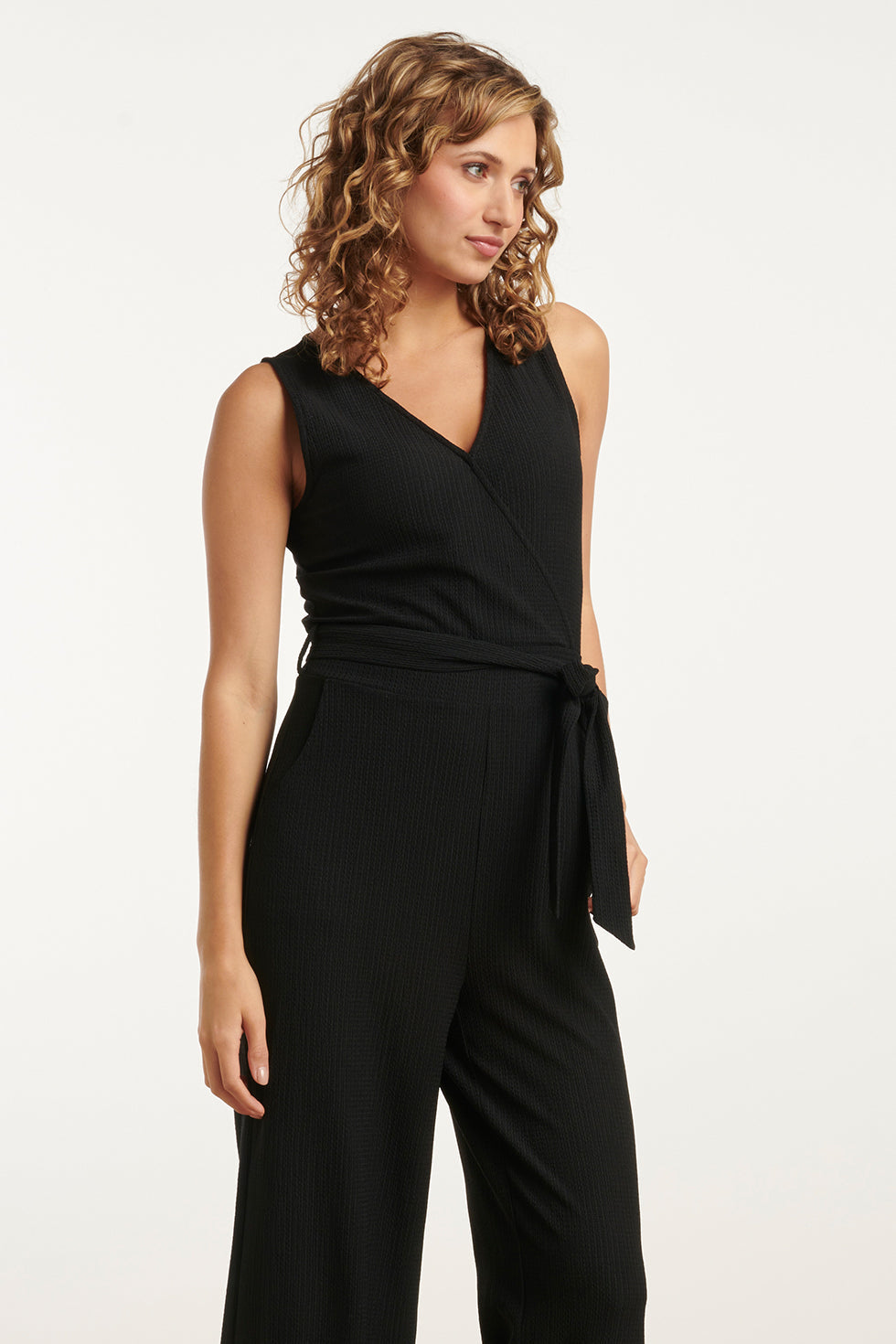 25119 E Stretchy Crinkle Jumpsuit | Black