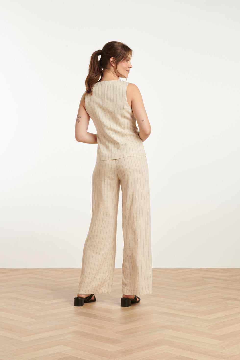25128 Linnen Waistcoat | Sand-Black