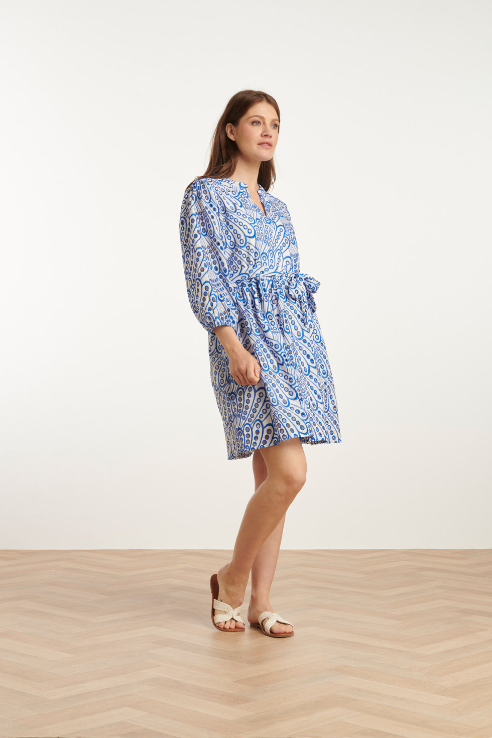 25135 Cobalt Brie Anglaise Jurk | Cobalt Blue-White