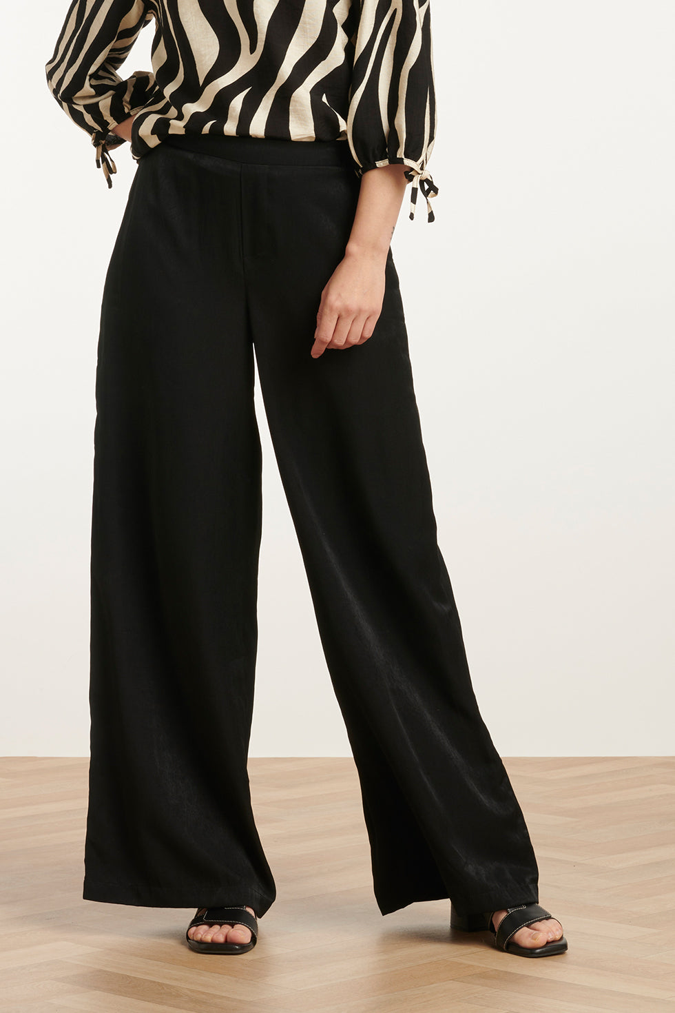 25141 E Rayon Satin Broek | Black