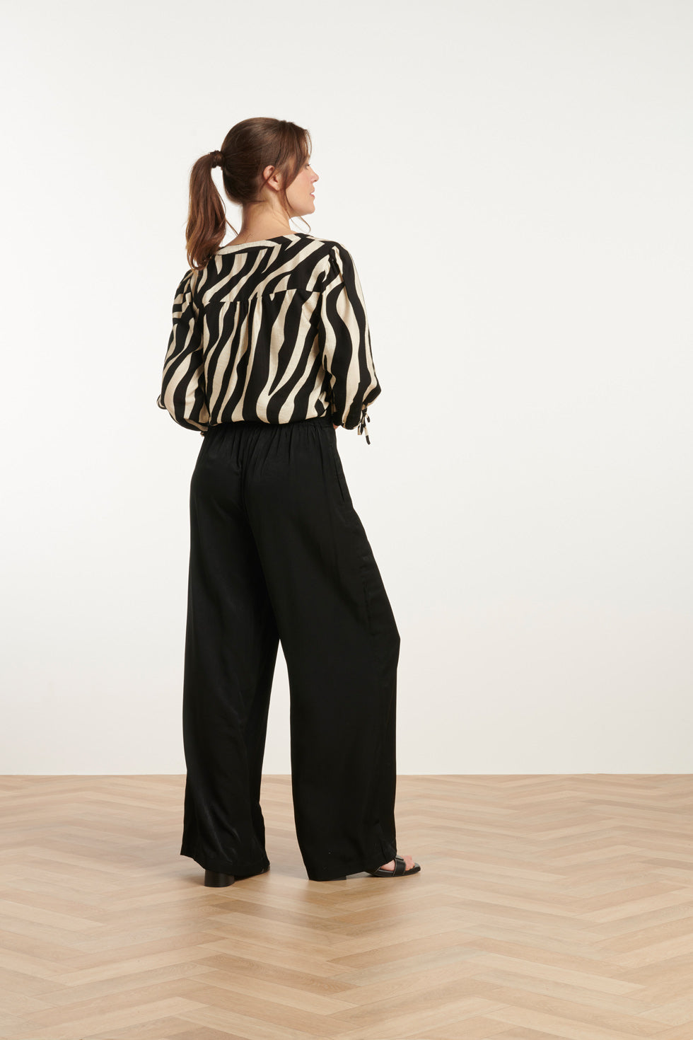 25141 E Rayon Satin Broek | Black