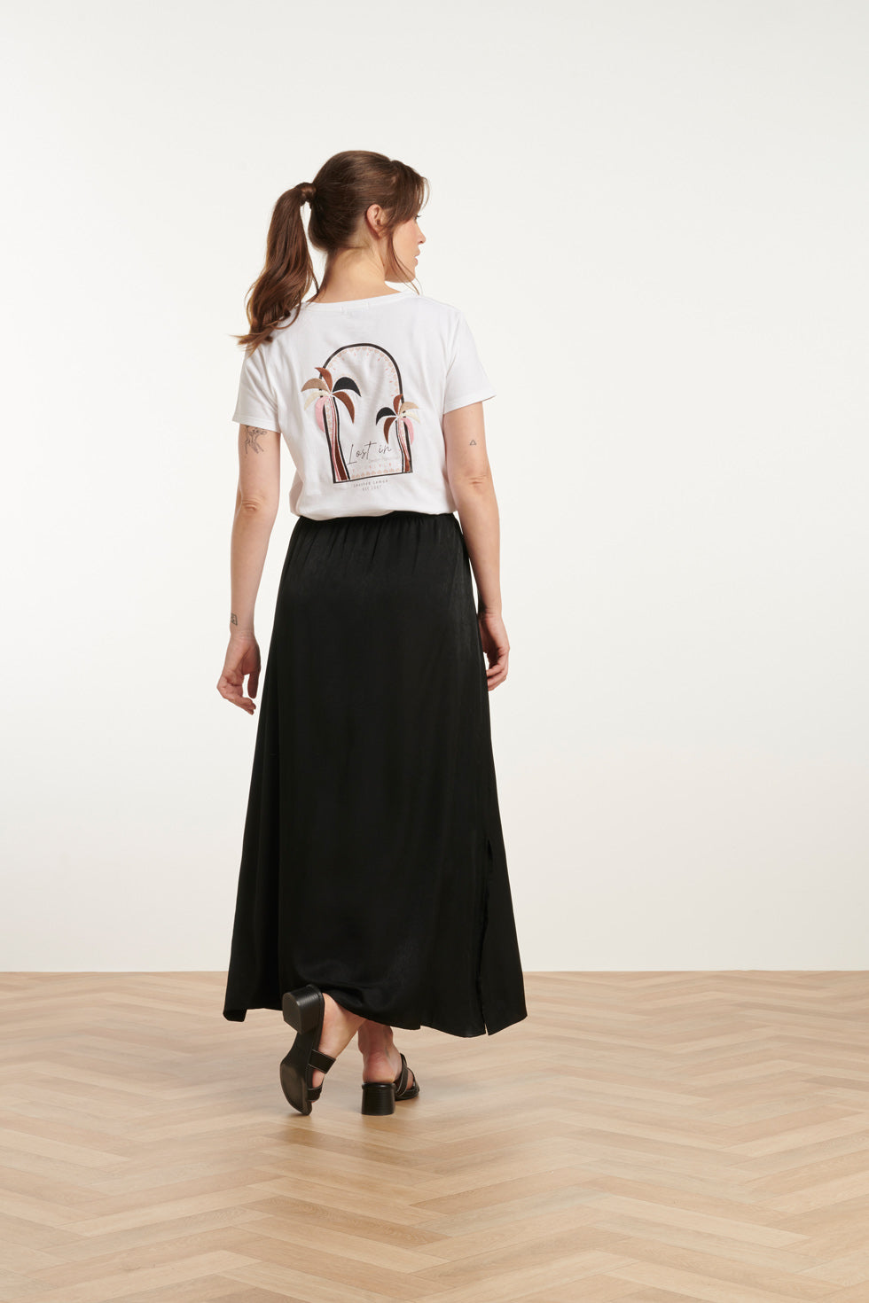 25143 E Rayon Satin Maxi Rok | Black