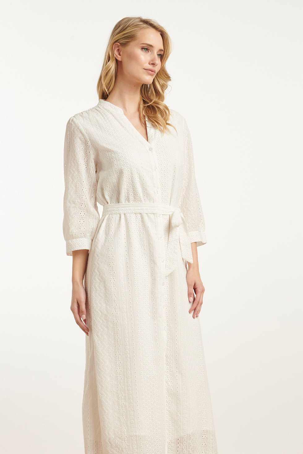 25146 Te Midi Brie Anglaise Jurk Met Knoopsluiting | White