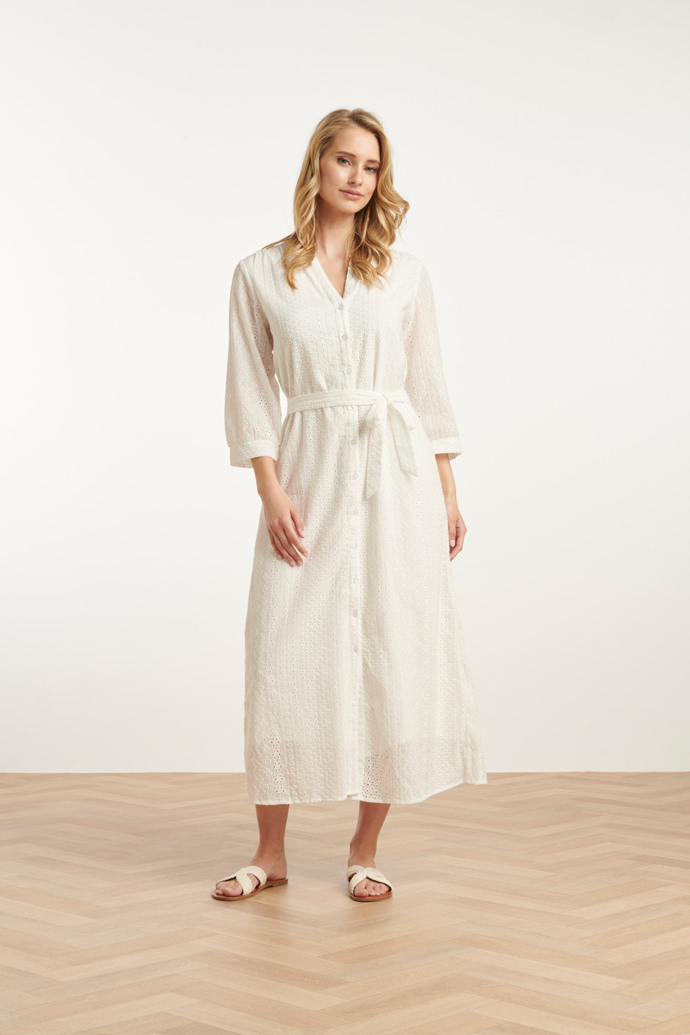 25146 Te Midi Brie Anglaise Jurk Met Knoopsluiting | White