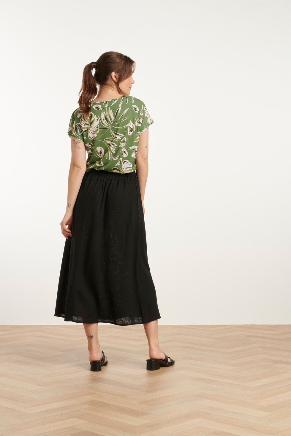 25149 E Linnen Midi Rok | Black