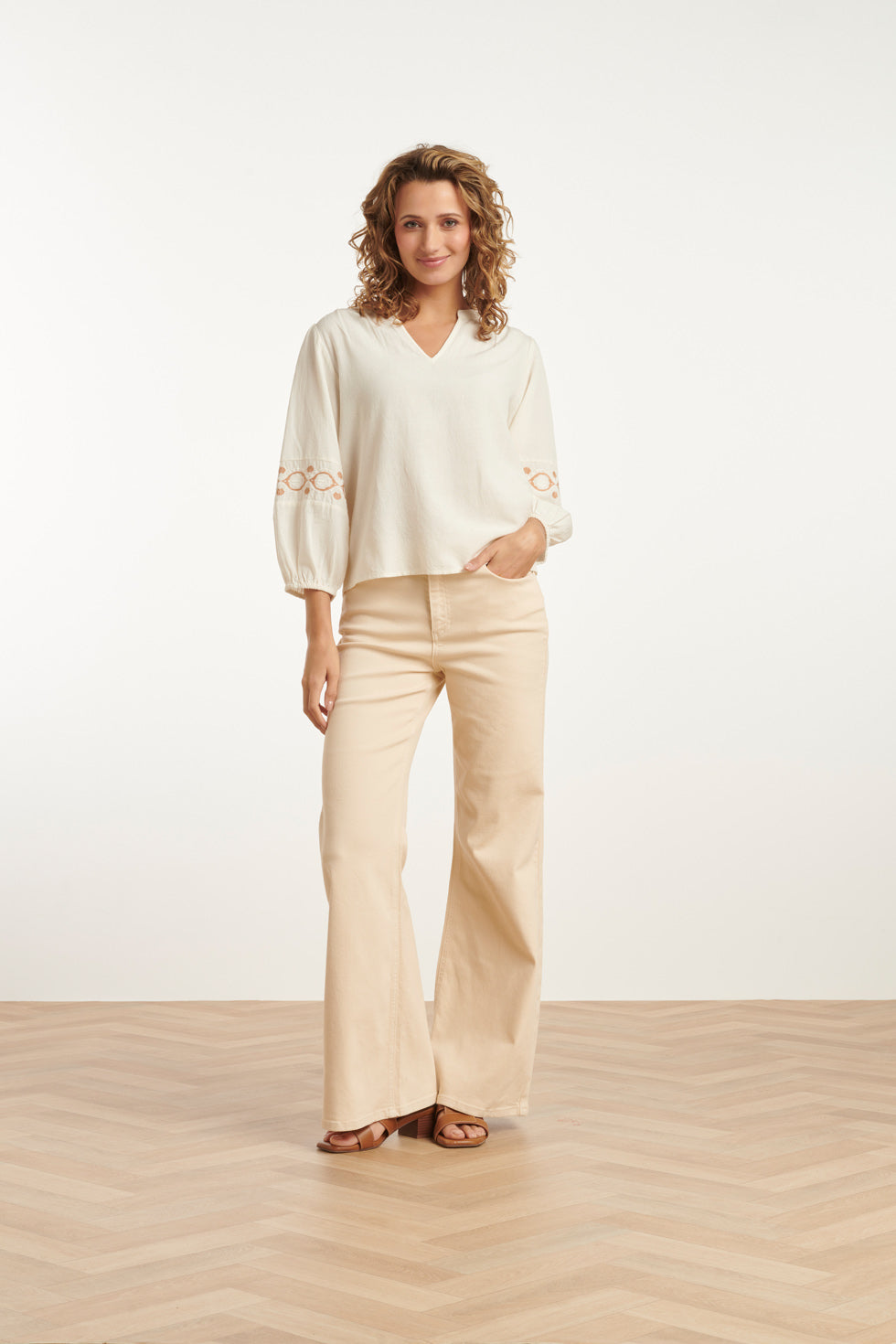 25206 Flared Jeans | Sand
