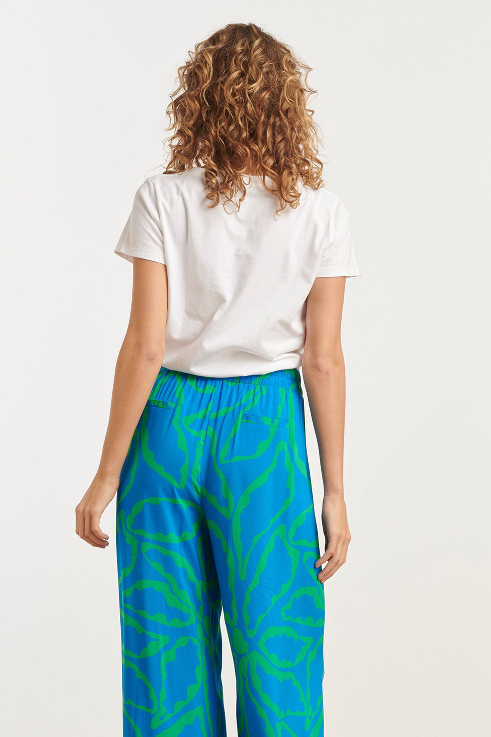 25226 Te Katoenen T-Shirt Met Borduursel Van Cobalt Bloemen | White - Muticolour