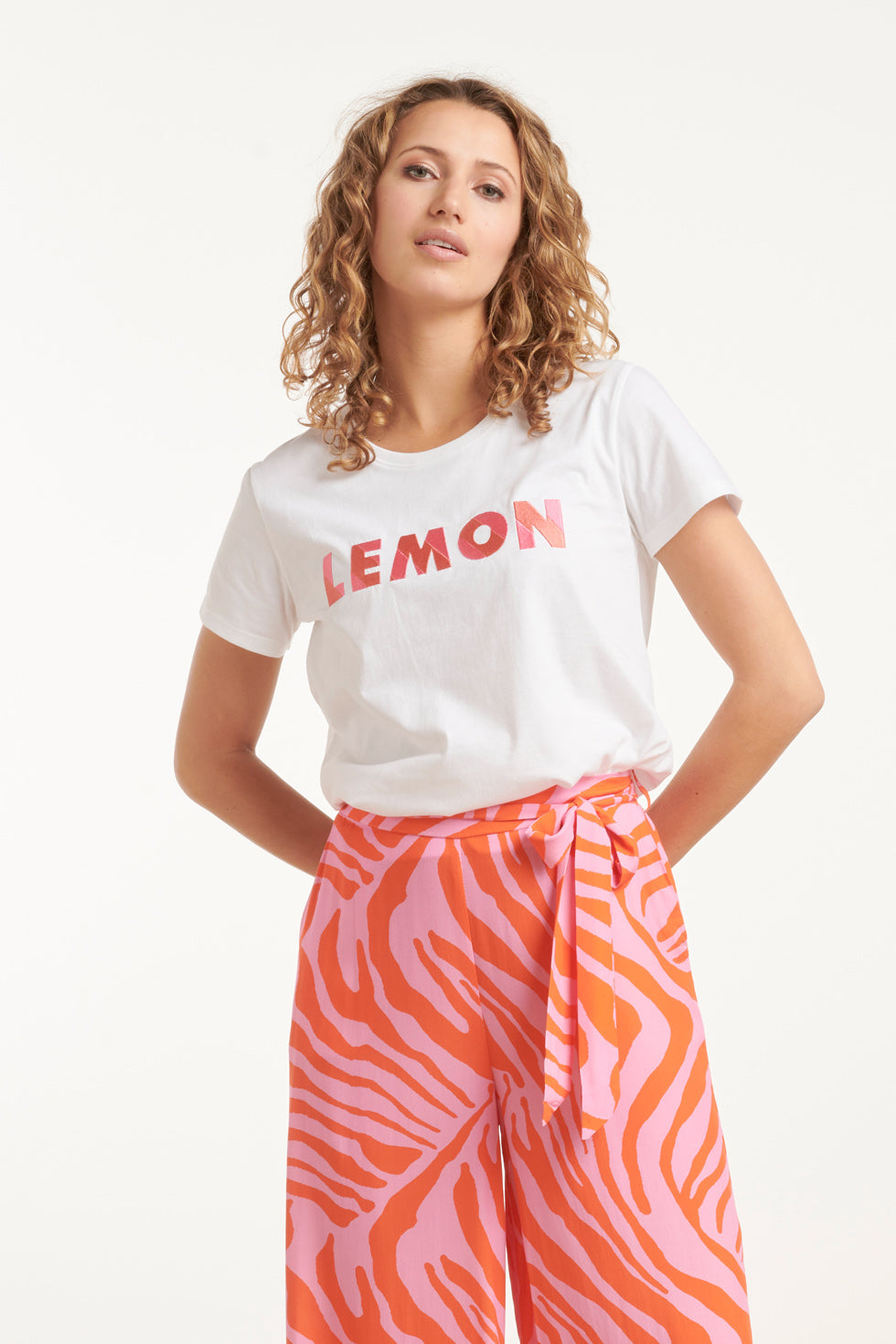 25228 Te Katoenen T-Shirt Met Geborduurd Lemon Print | White-Multicolour