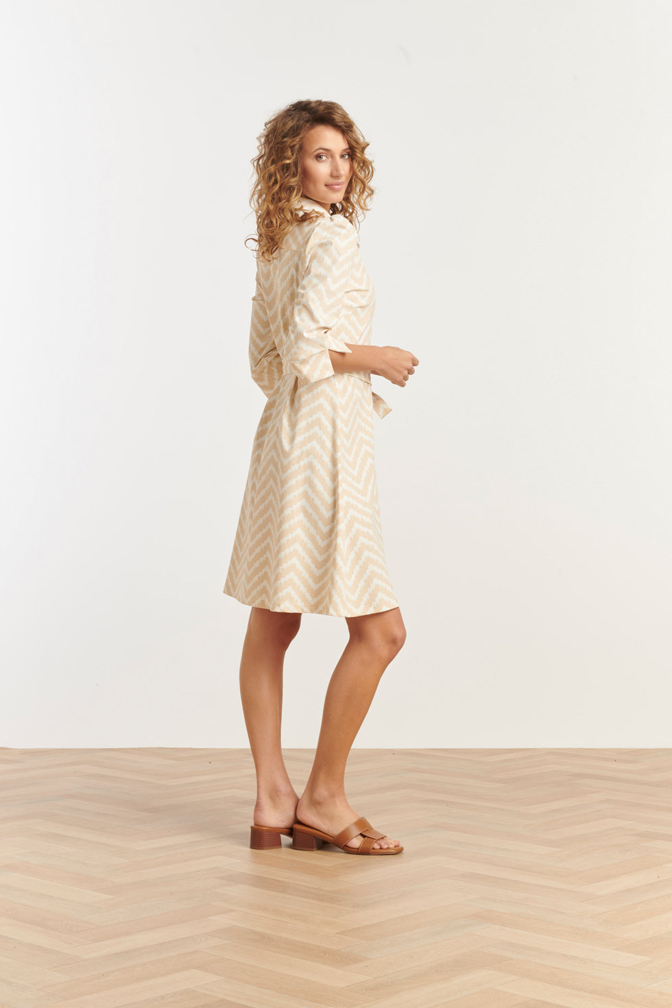25244 Offwhite Zigzag Geprinte Jurktravelkwaliteit | Sand-Off White