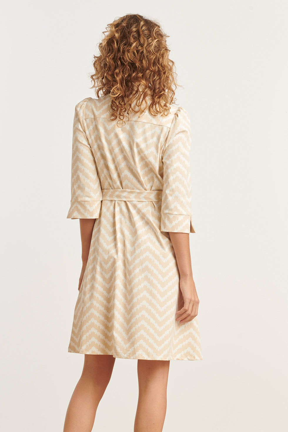 25244 Offwhite Zigzag Geprinte Jurktravelkwaliteit | Sand-Off White