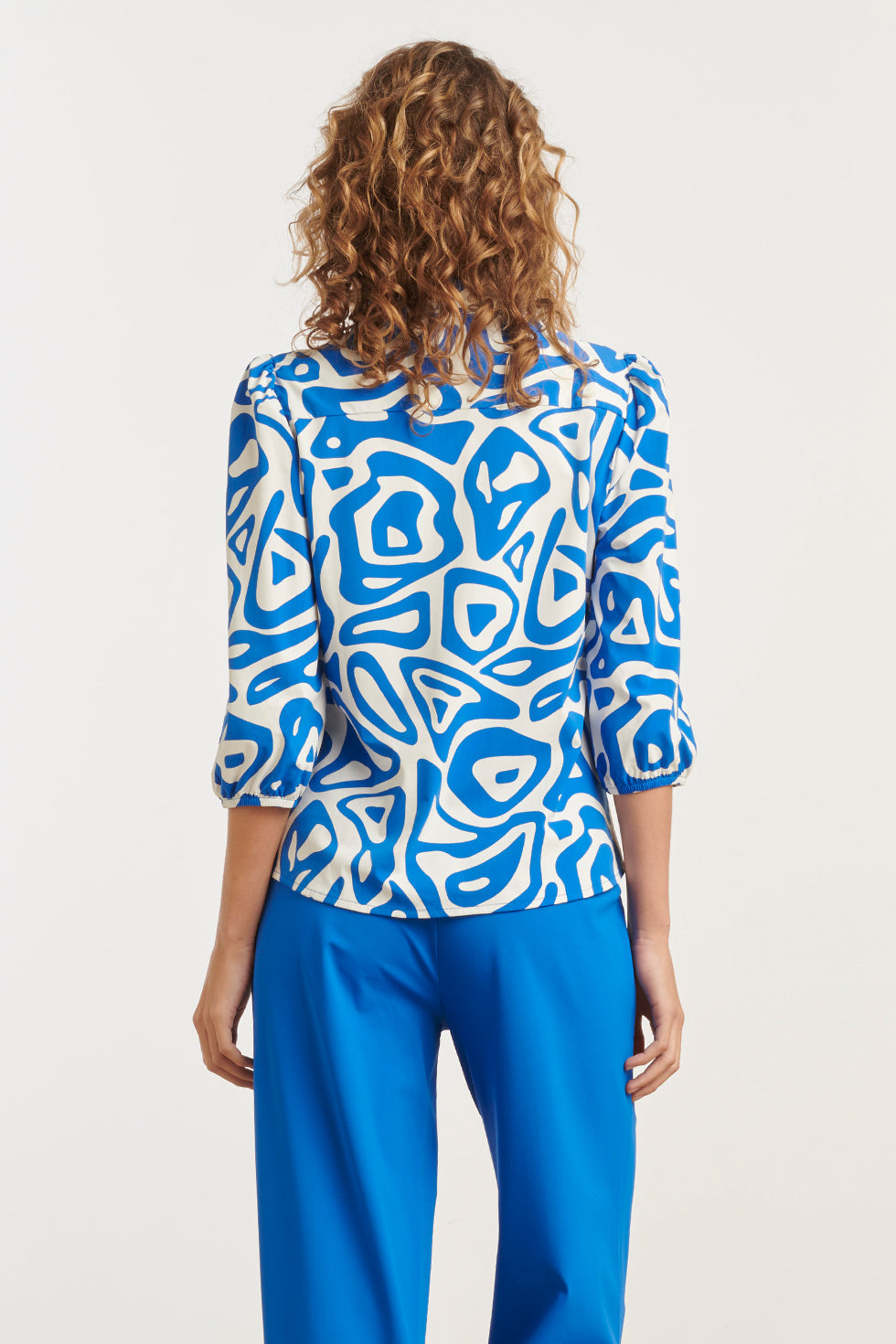 25249 Cobaltte Graphic Geprinte Blousetravelkwaliteit | Cobalt - White