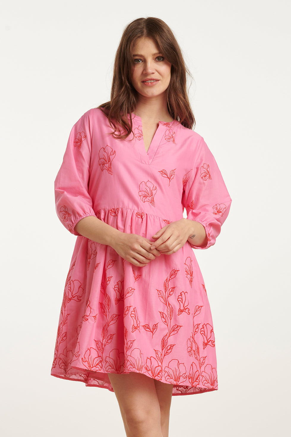 25263 Bloemen Geborduurde Korte Jurk Met V-Hals | Pink-Red