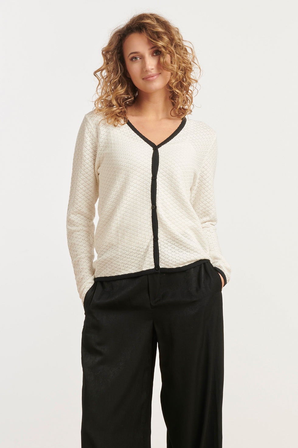 25265 Off White Knitted Cardigan Met E Contrast Details | Offwhite-Black