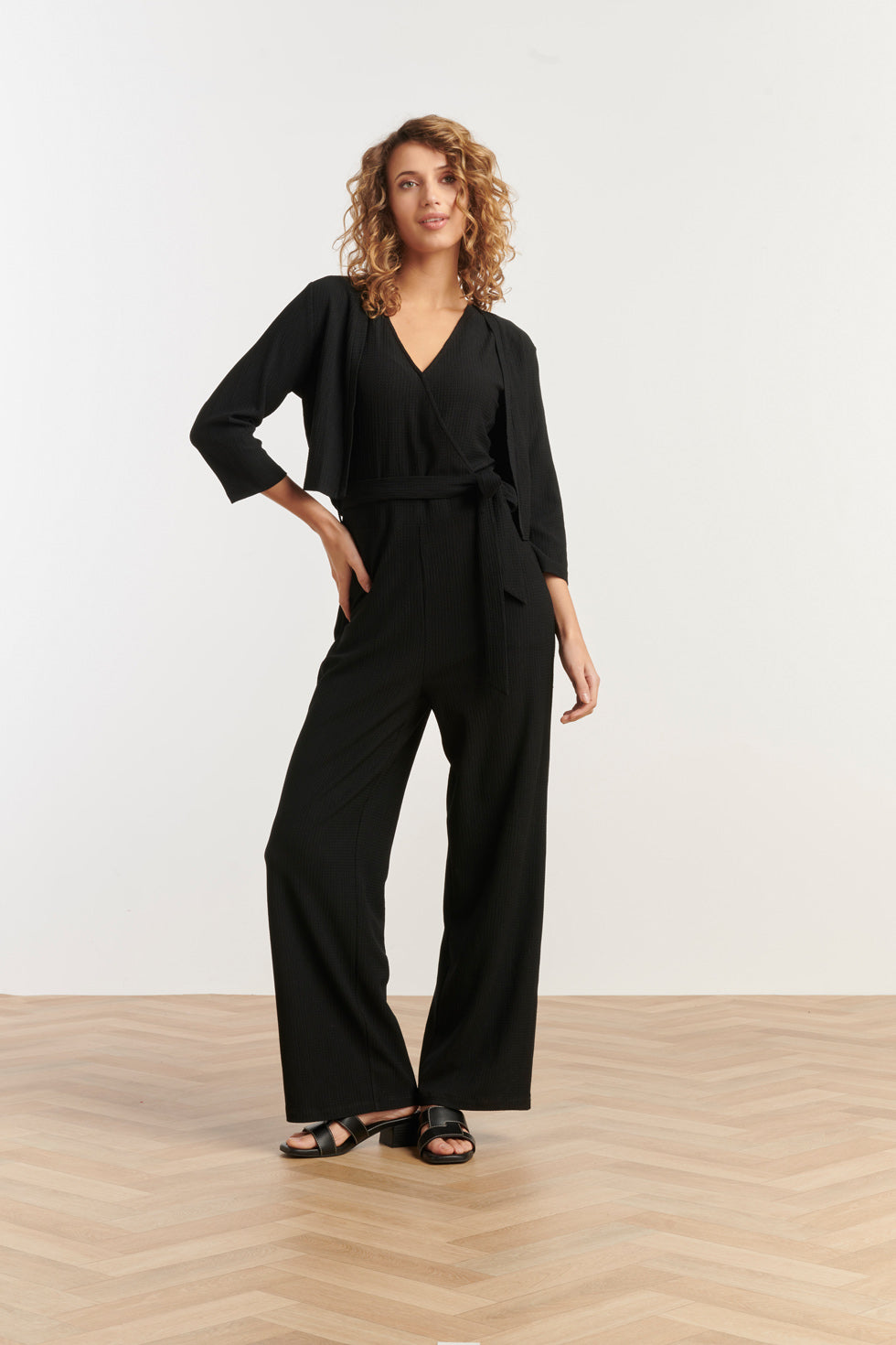 25271 E Stretchy Crinkle Bolero | Black