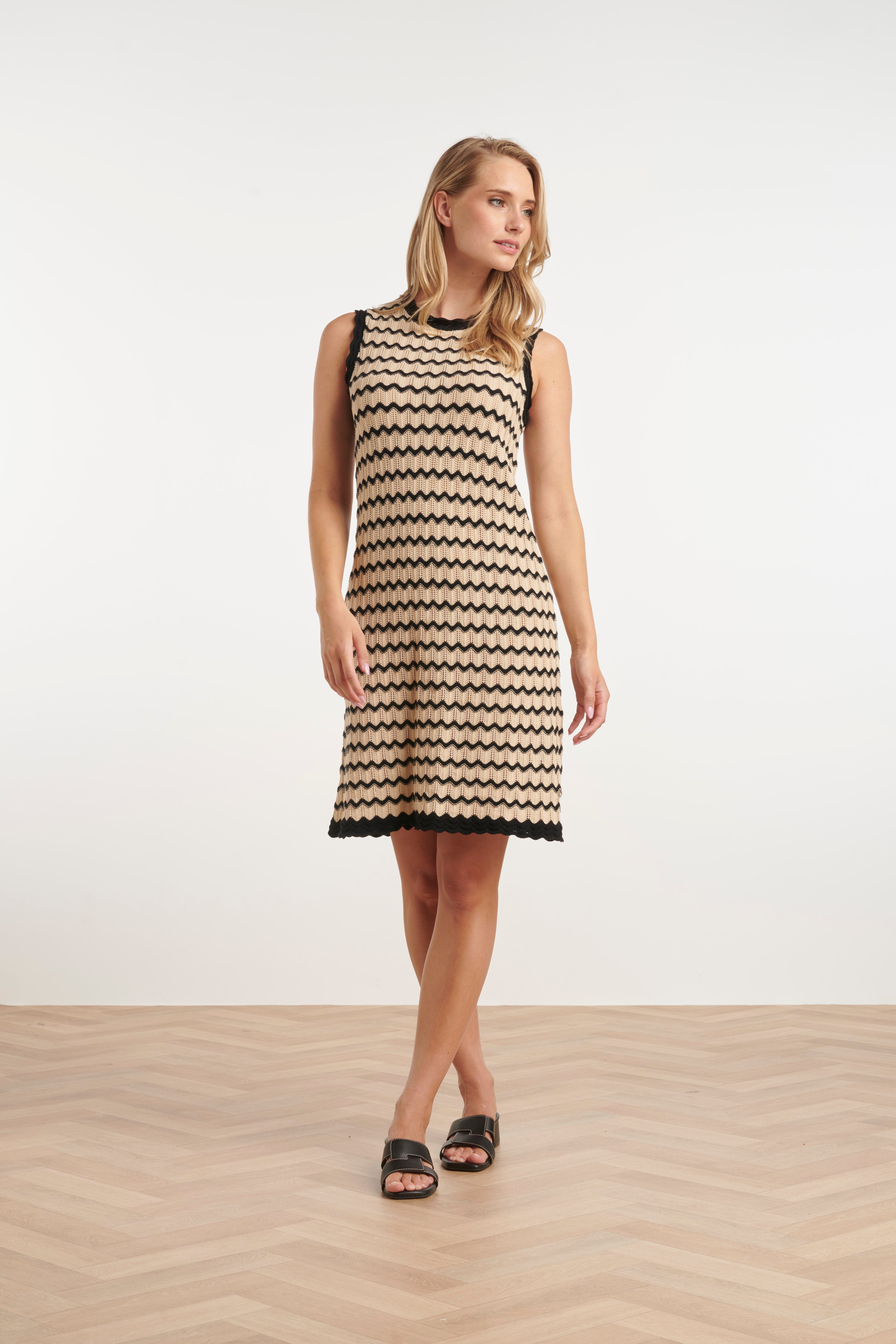 25308, Jurken | Offwhite-Black