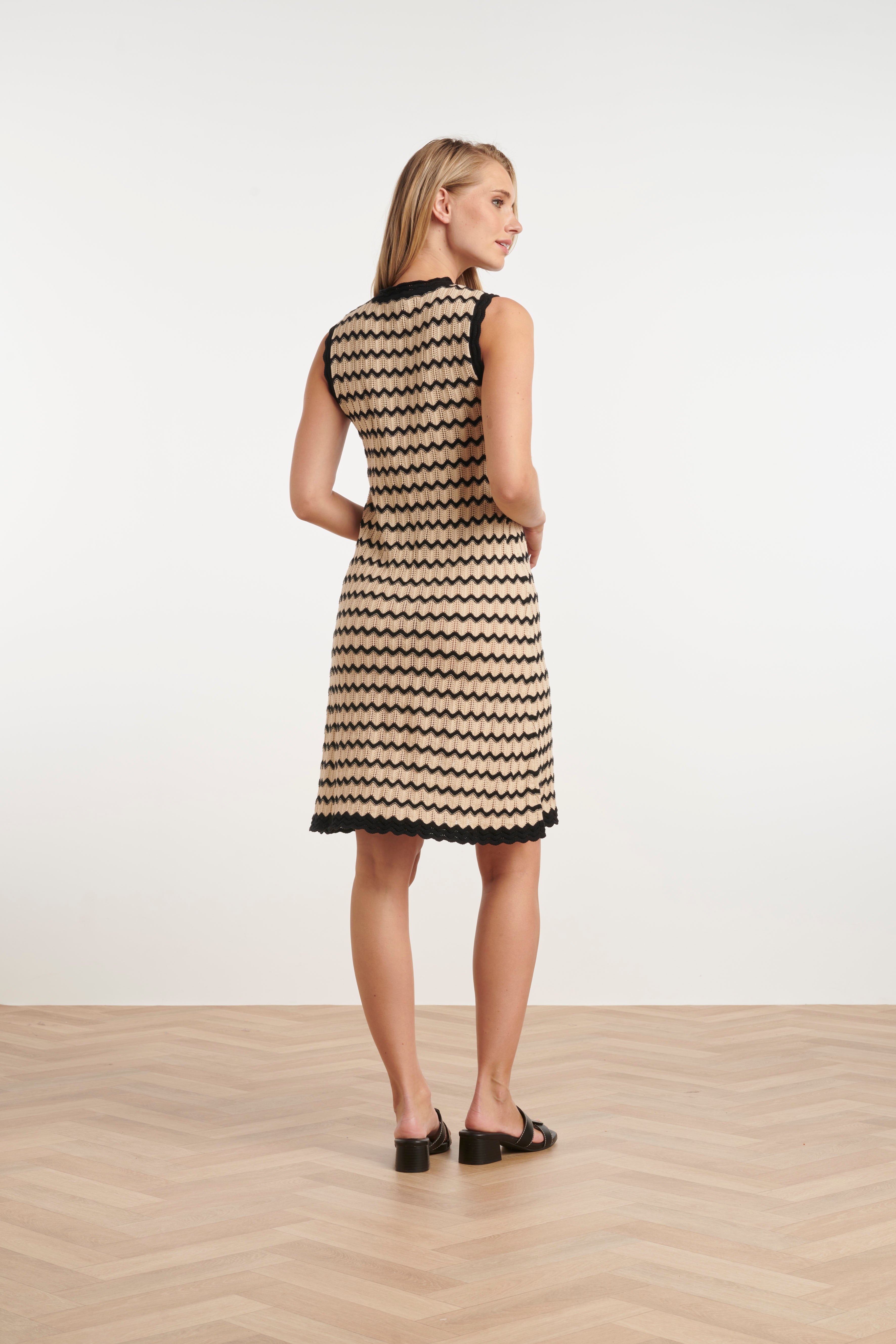 25308, Jurken | Offwhite-Black