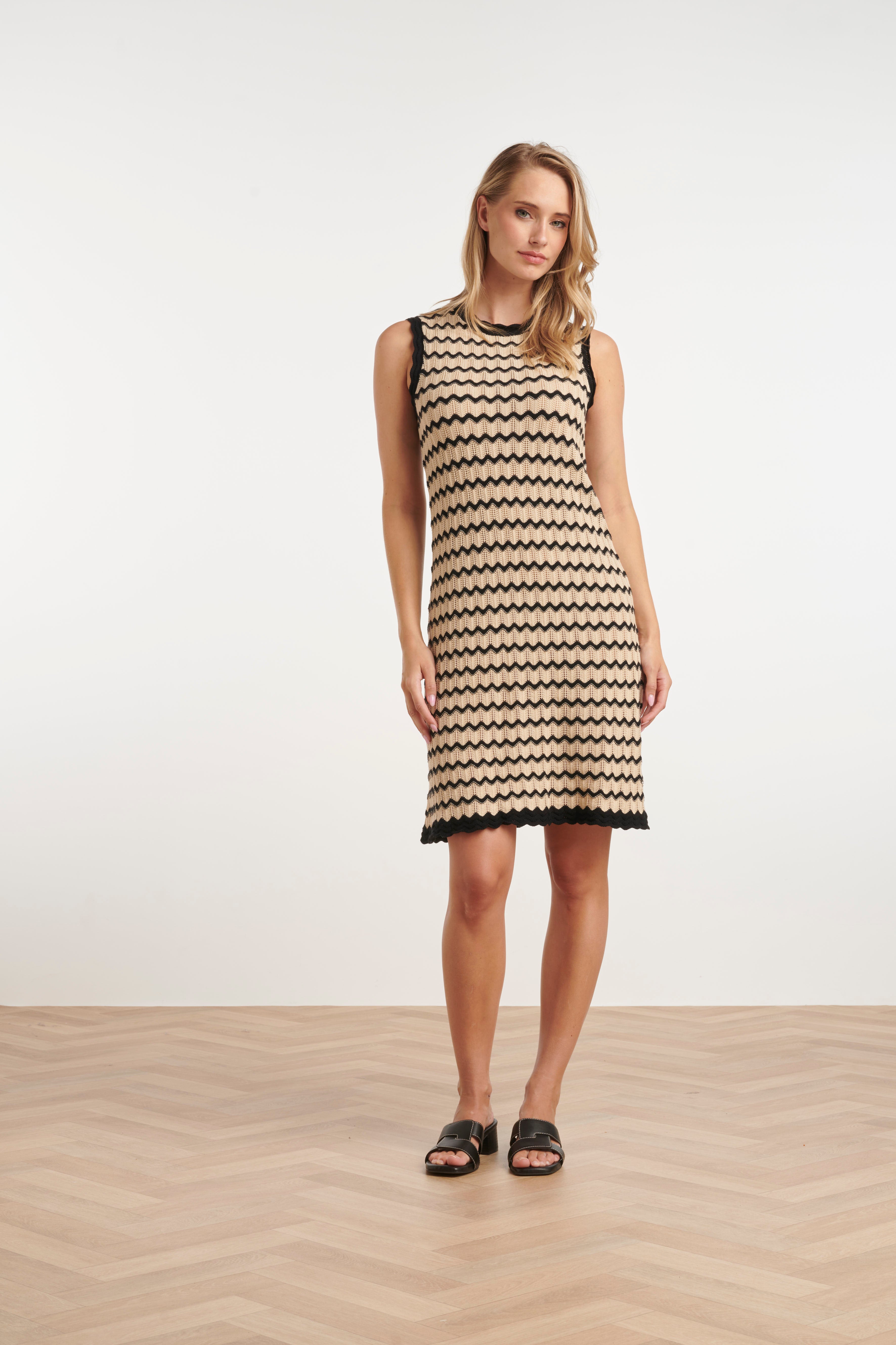 25308, Jurken | Offwhite-Black