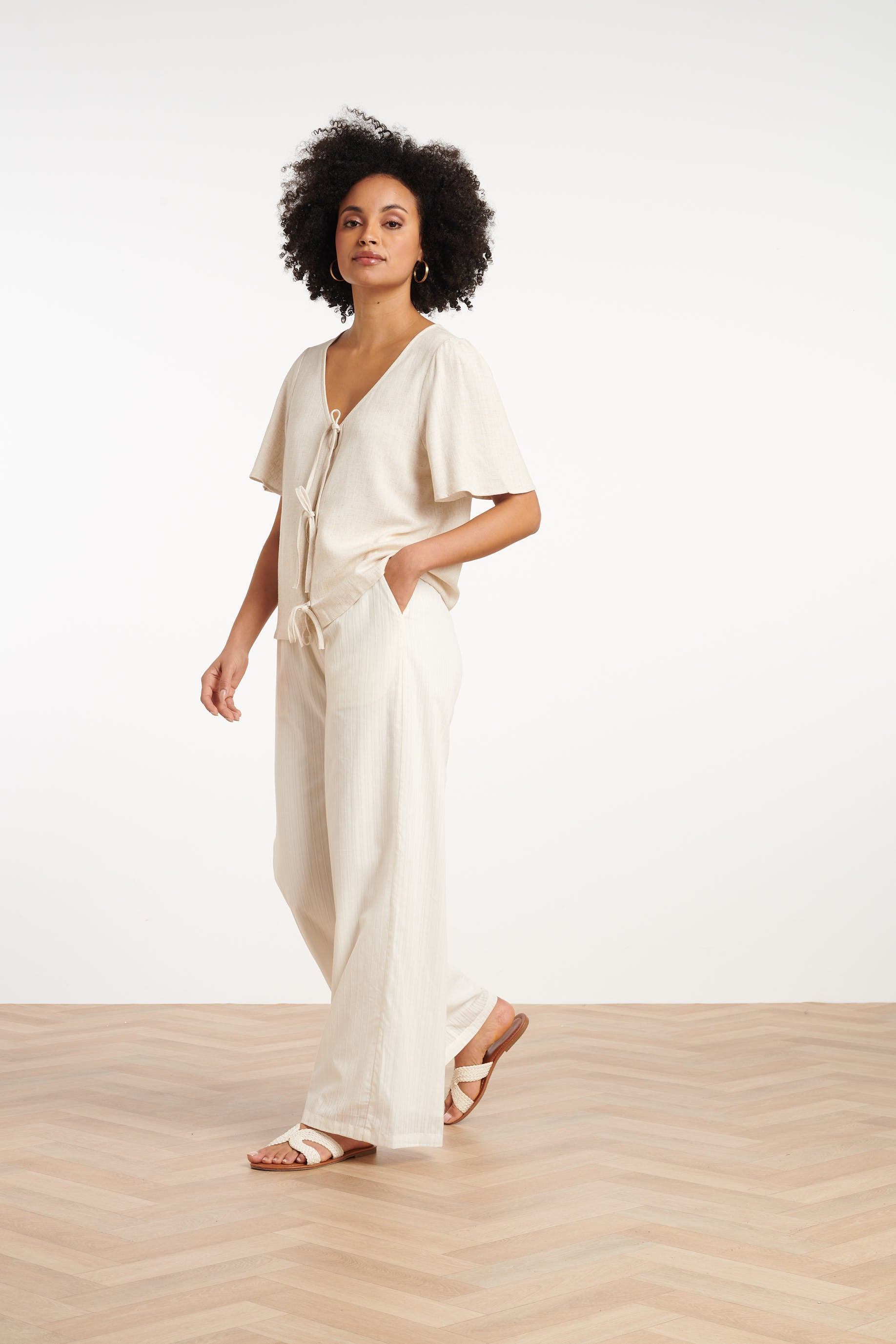 25311, Tops | Sand