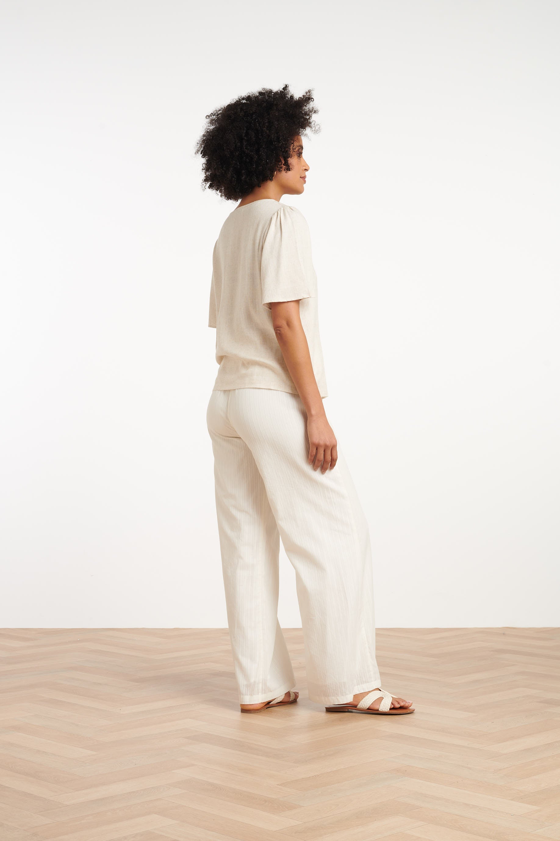 25311, Tops | Sand