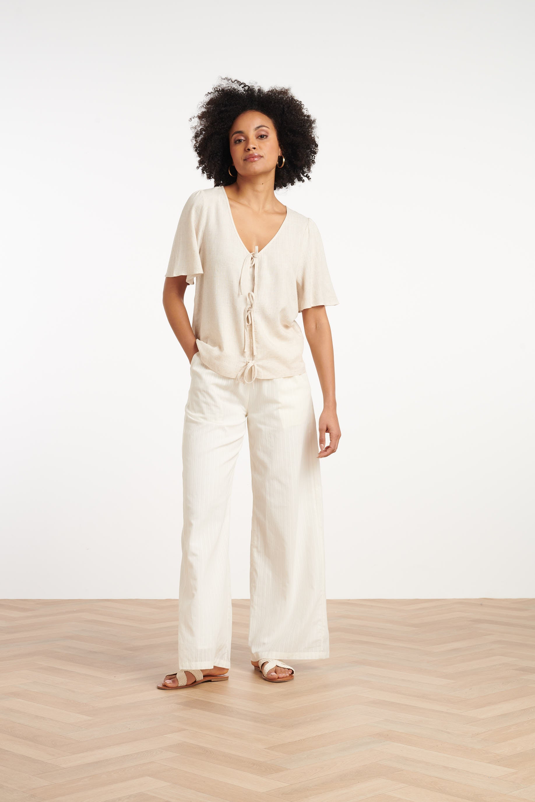 25311, Tops | Sand