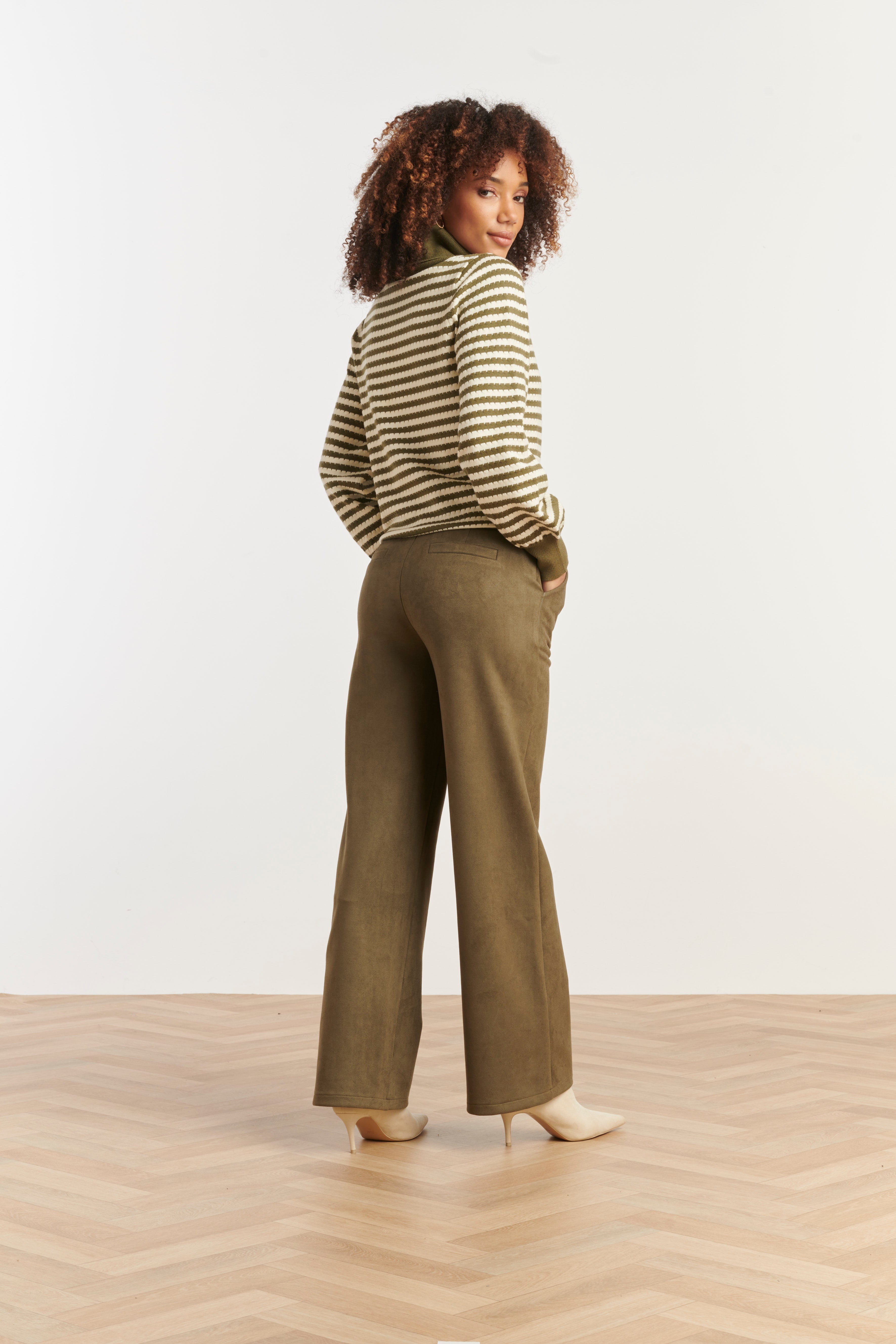 25526 Smashed Lemon Gebreide Damestop met Hoge Col Pofmouwen | Army - Off White