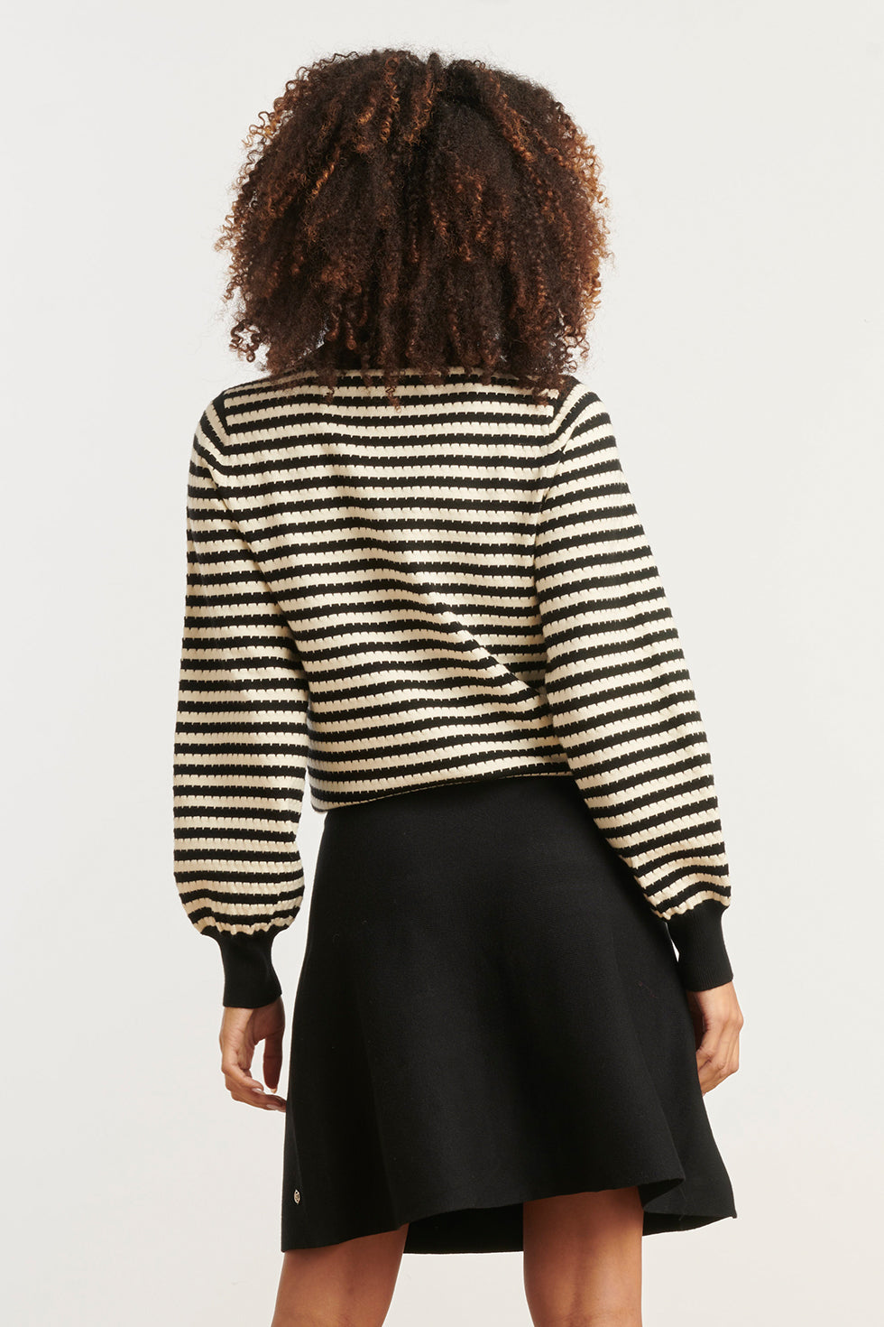 25526 Smashed Lemon Gebreide Damestop met Hoge Col Pofmouwen | Black - Off White