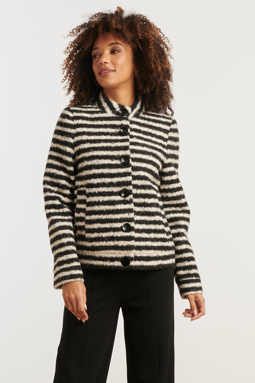 25544 Korte Bouclé Jas met Zwart en Off-white Strepen | Black - Off White