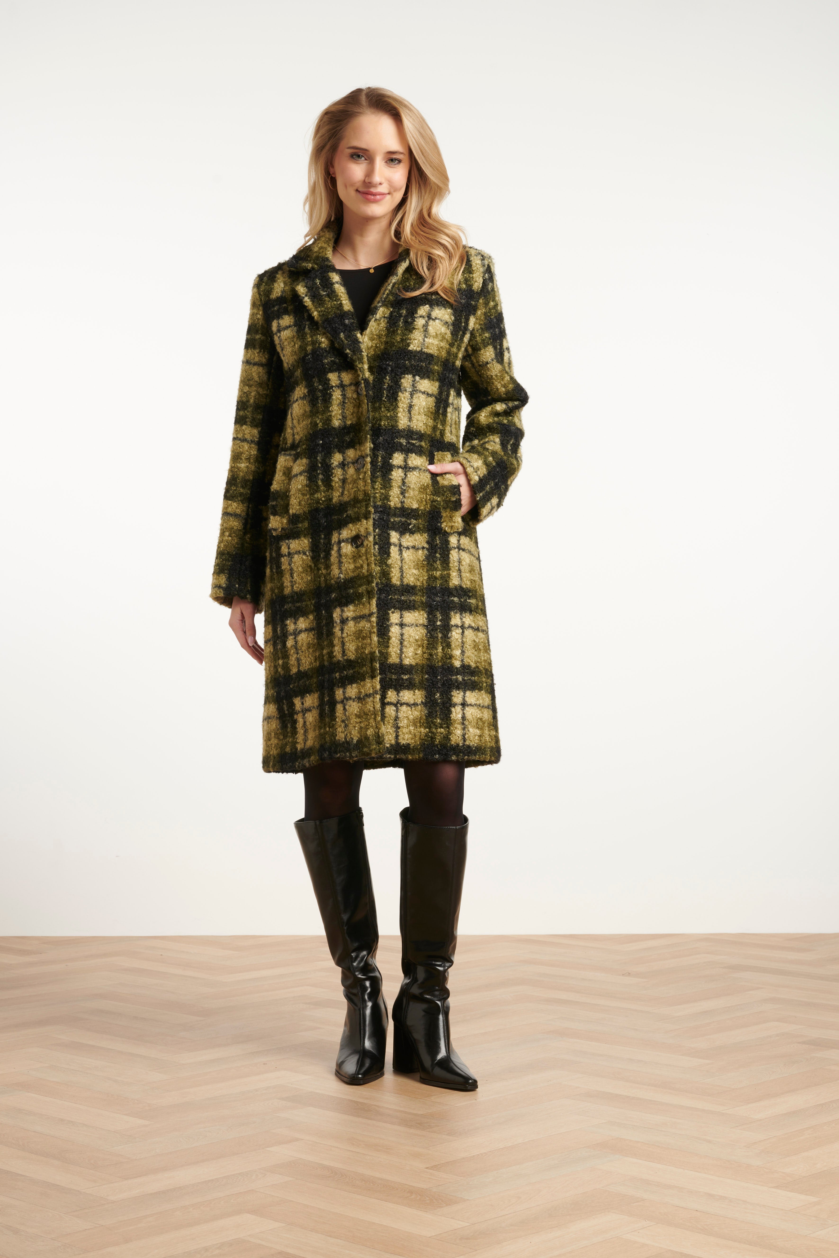 25546 Smashed Lemon Bouclé Ruitjesjas | Army - Light Green