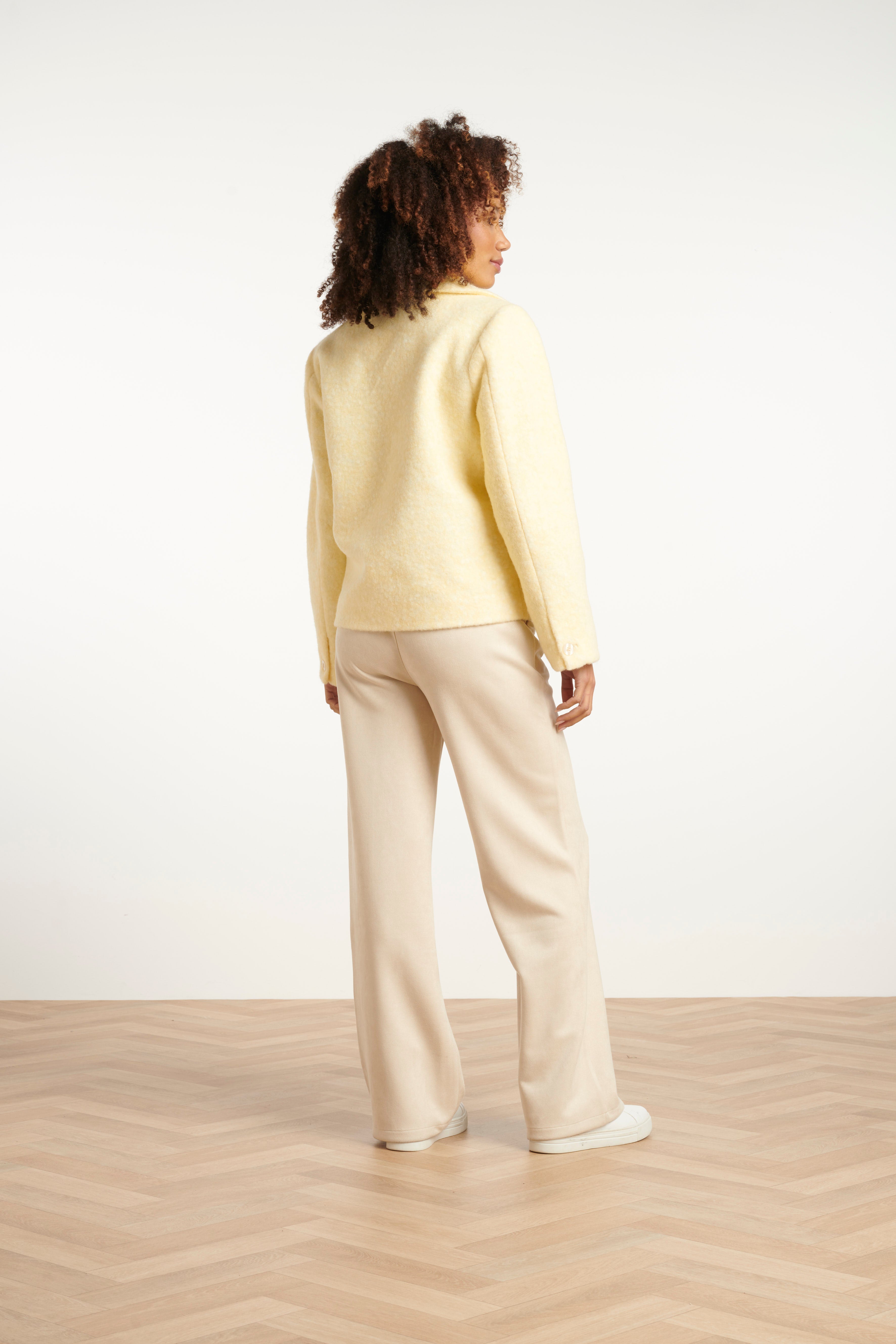 25552 Smashed Lemon Bouclé Jas met Kraag | Light Yellow