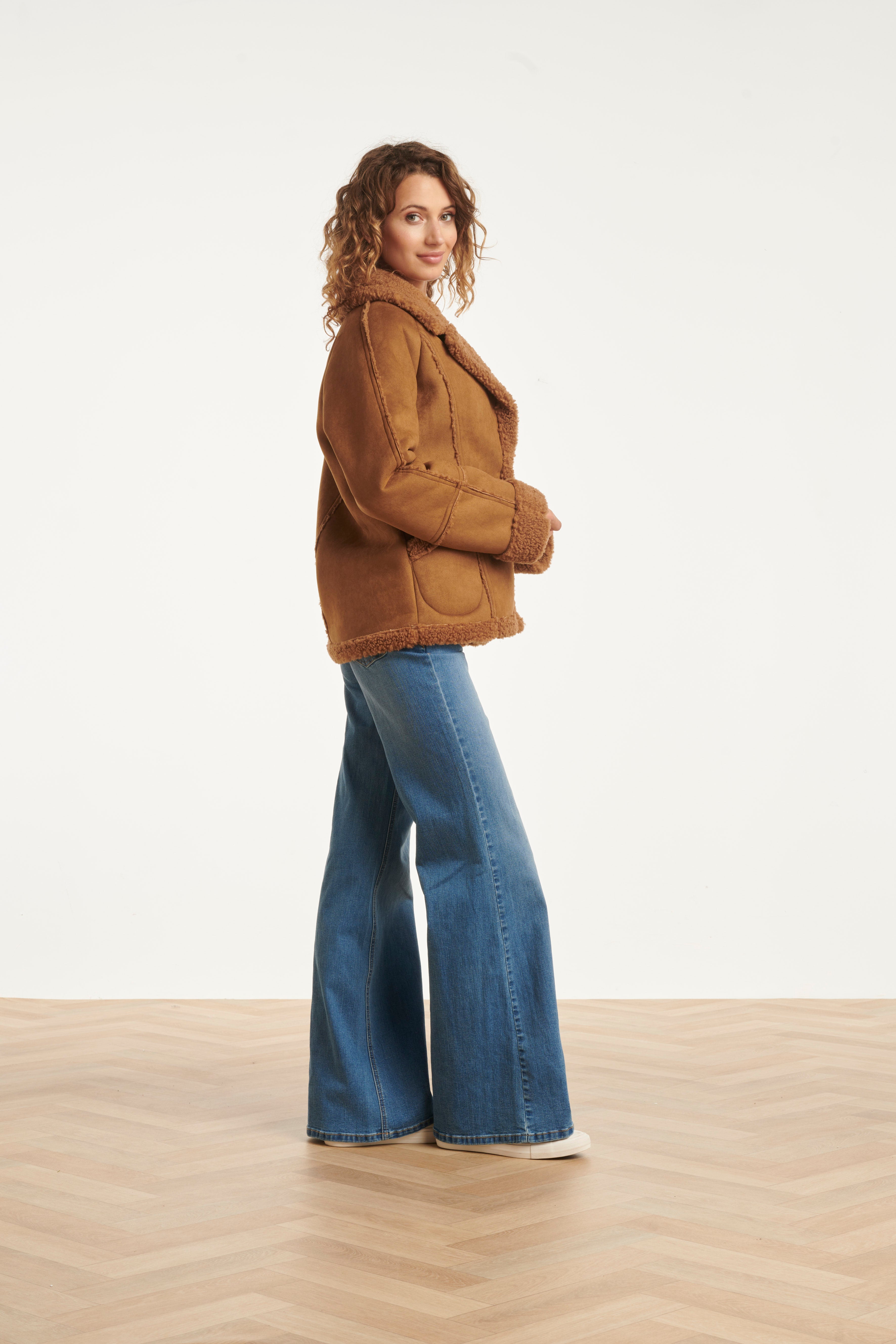 25553 Korte Lammy Jas Met Reverskraag | Cognac