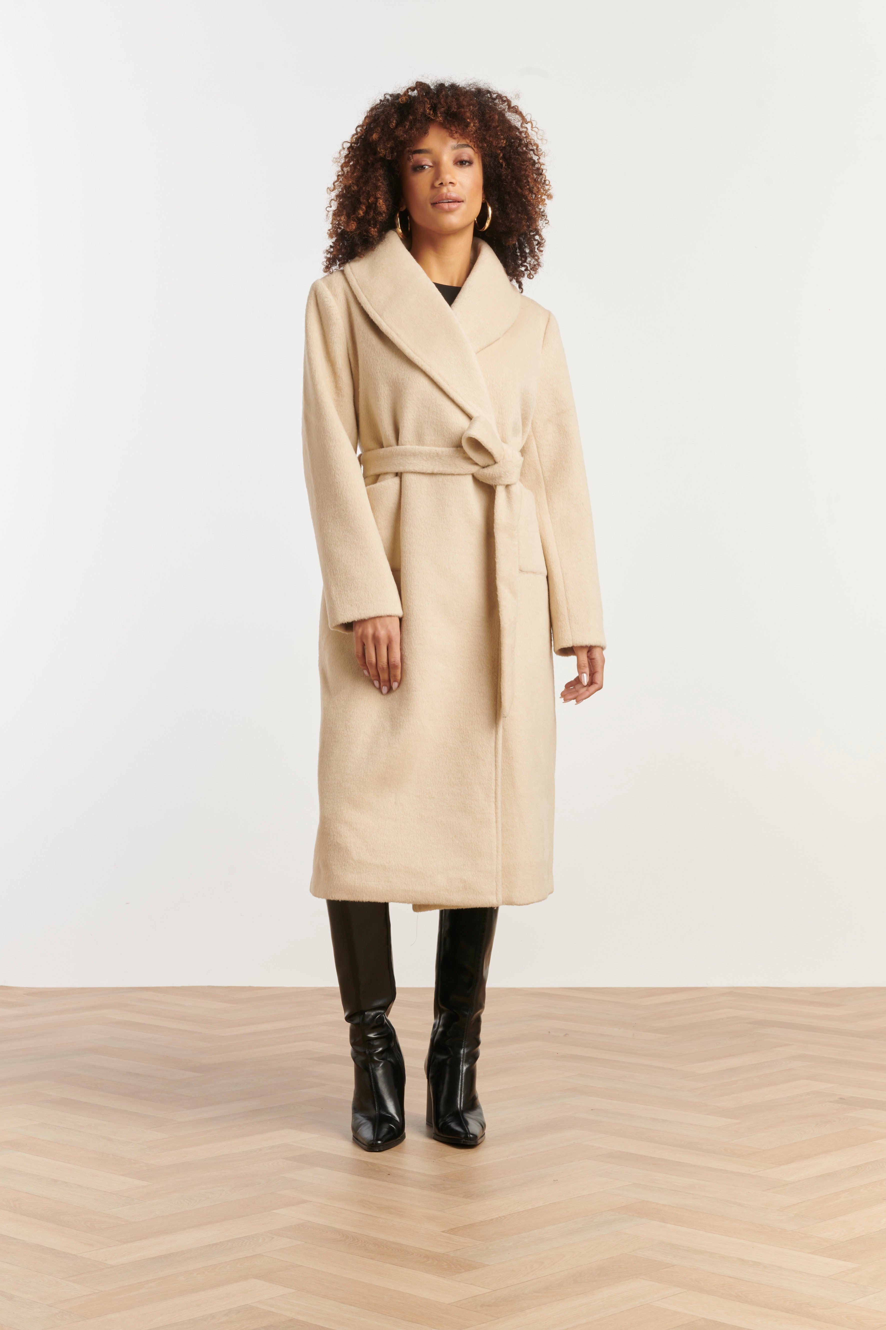 25555 Smashed Lemon Lange Uni Jas met Ceintuur | Sand