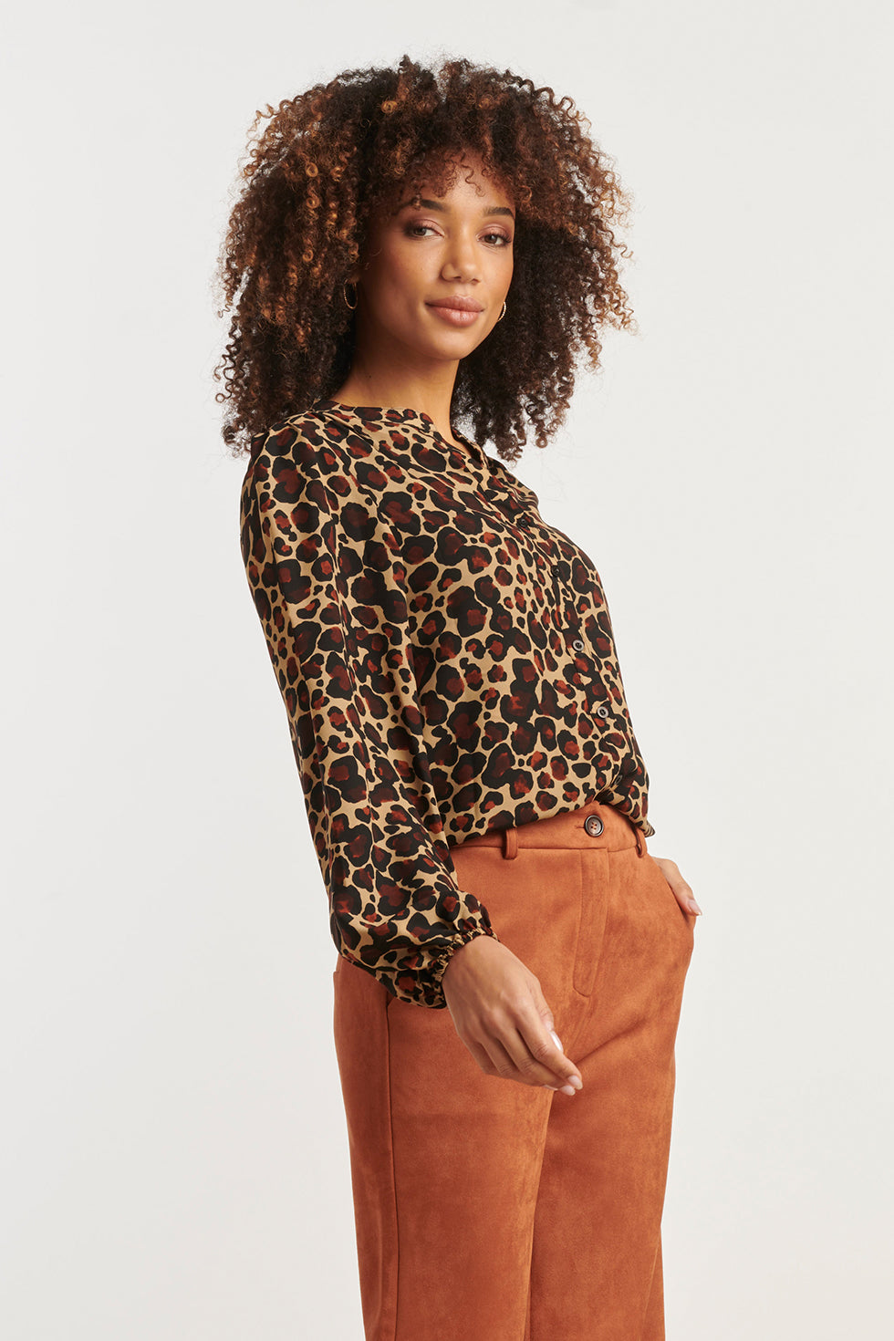25562 Chiffon Blouse Met CheetahprInt En PofmouwEn in Camel en Bruin | Camel - Brown