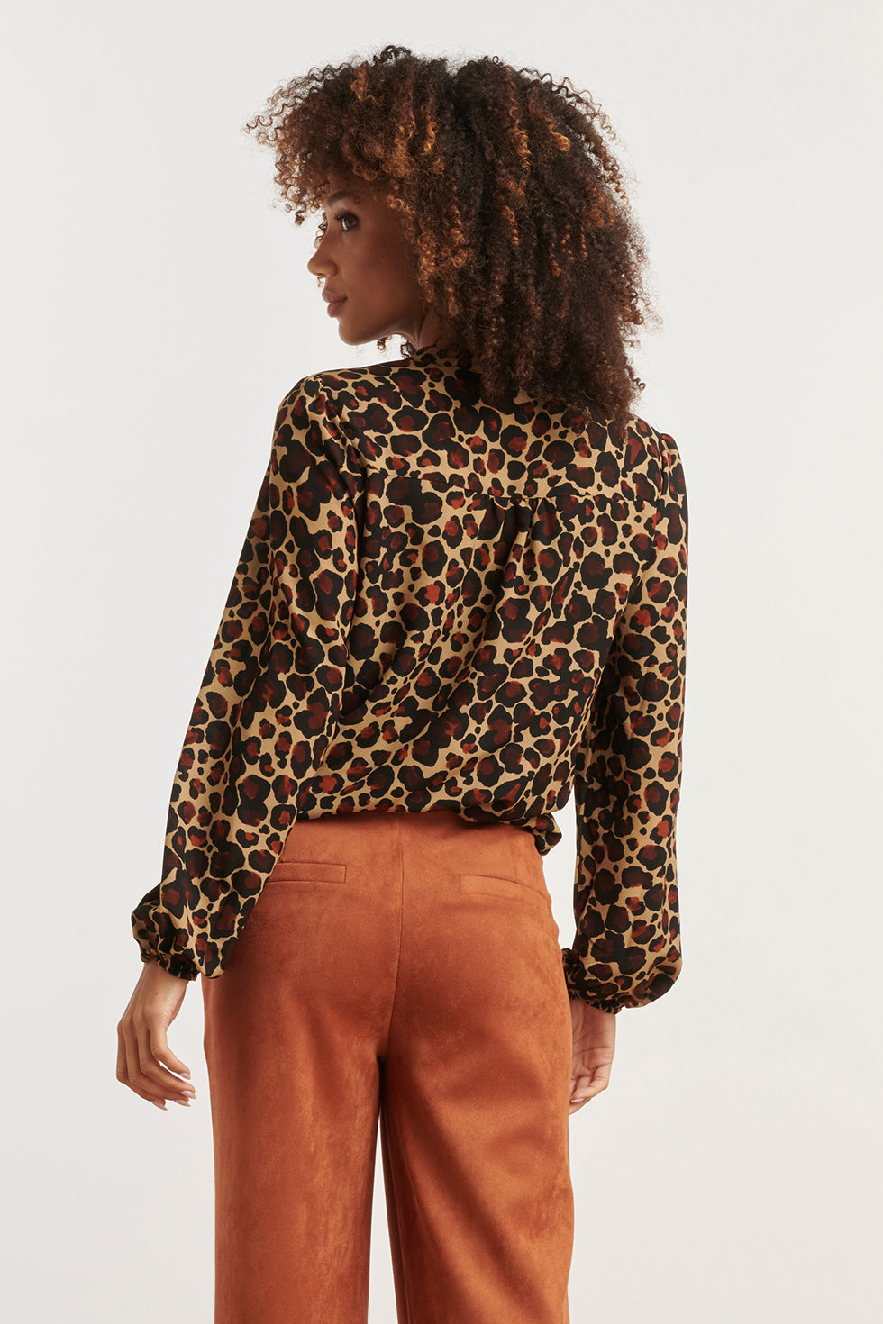 25562 Chiffon Blouse Met CheetahprInt En PofmouwEn in Camel en Bruin | Camel - Brown