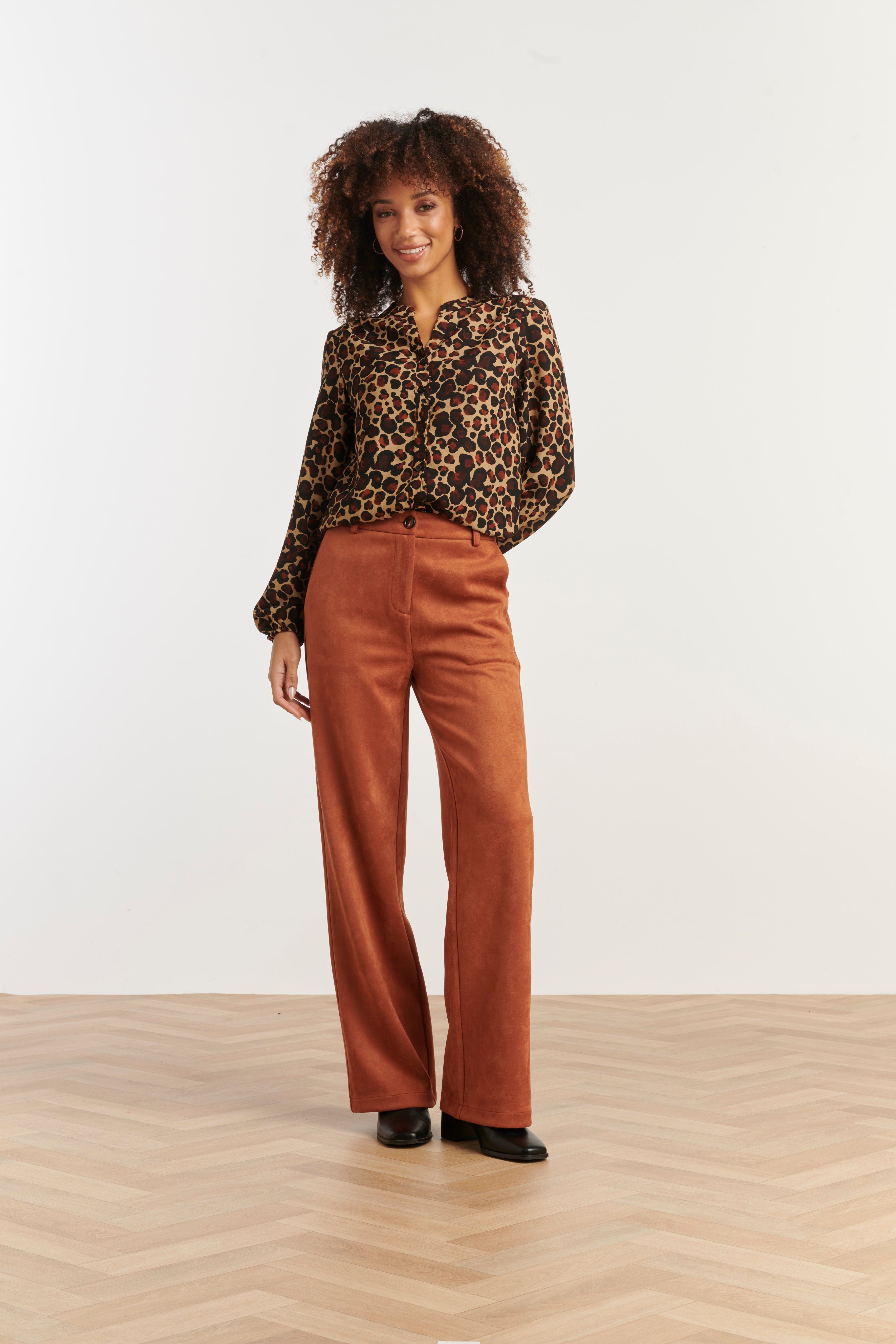 25562 Chiffon Blouse Met CheetahprInt En PofmouwEn in Camel en Bruin | Camel - Brown
