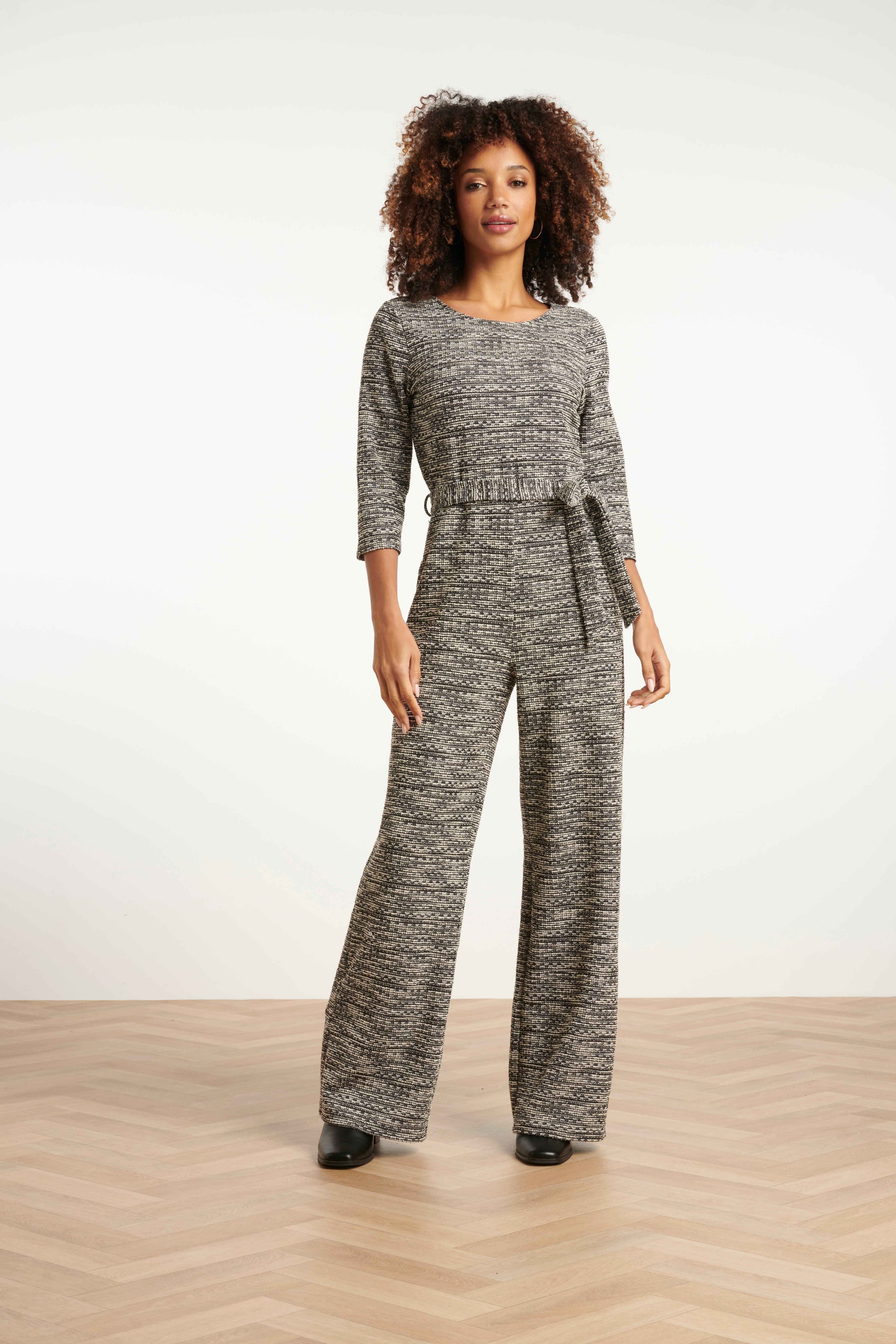 25605 Jumpsuit met Wijde Pijpen en Tweedlook Stof Zwart en Wit | Black White