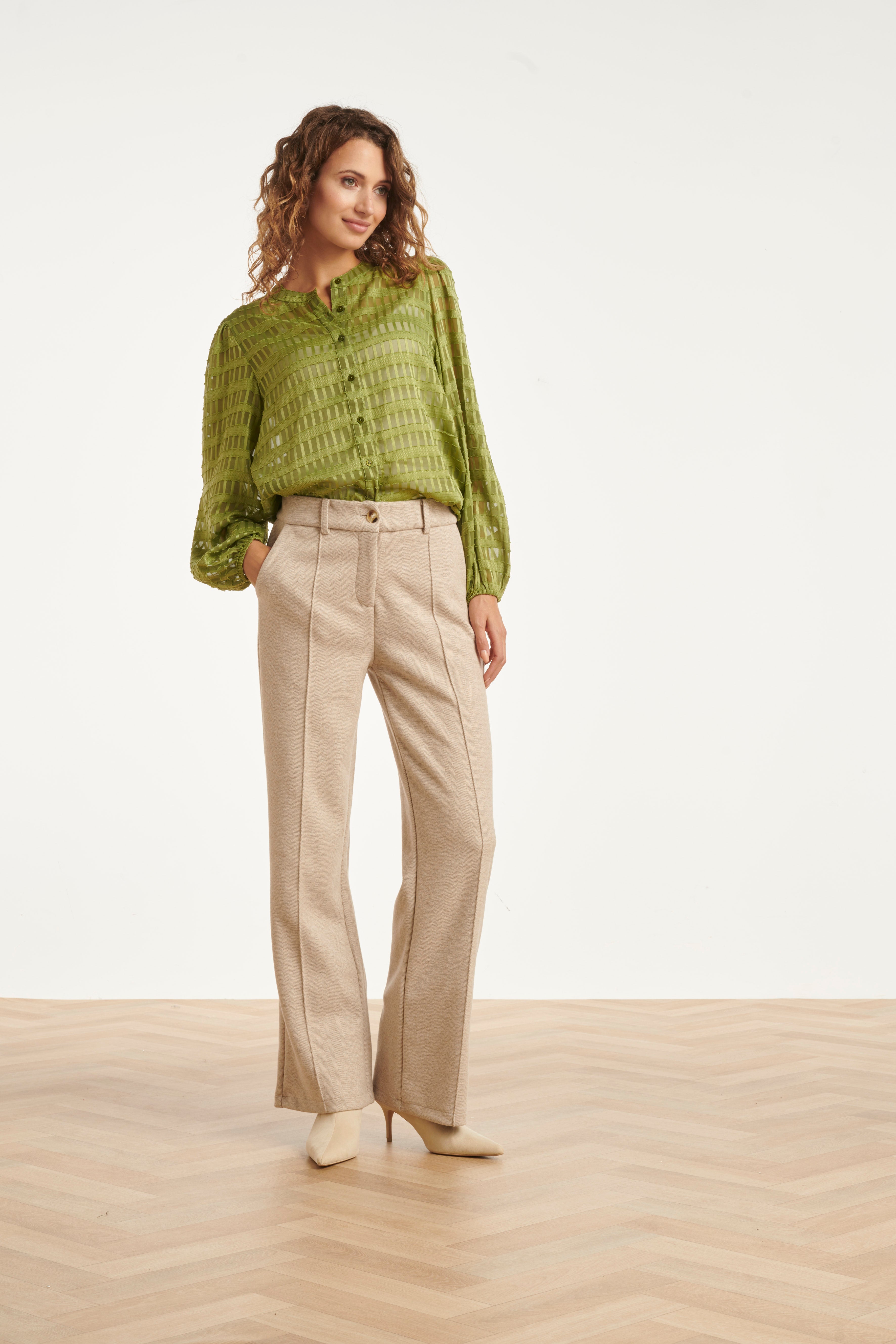 25614 Smashed Lemon Dameslange Broek met Losvallende Fit | Sand