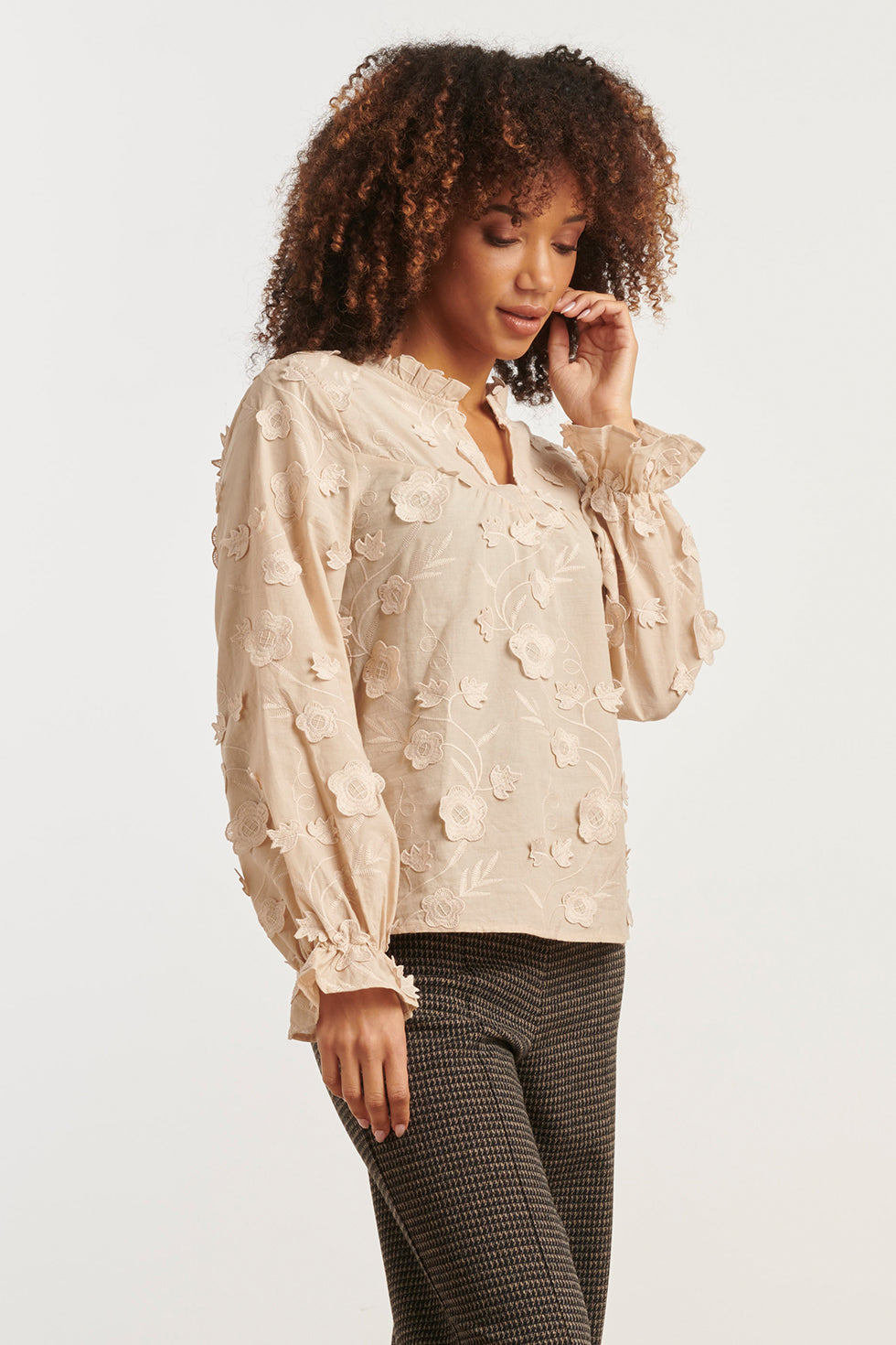 25624 Smashed Lemon Dames3d Bloemenprint Top met V Hals | Sand