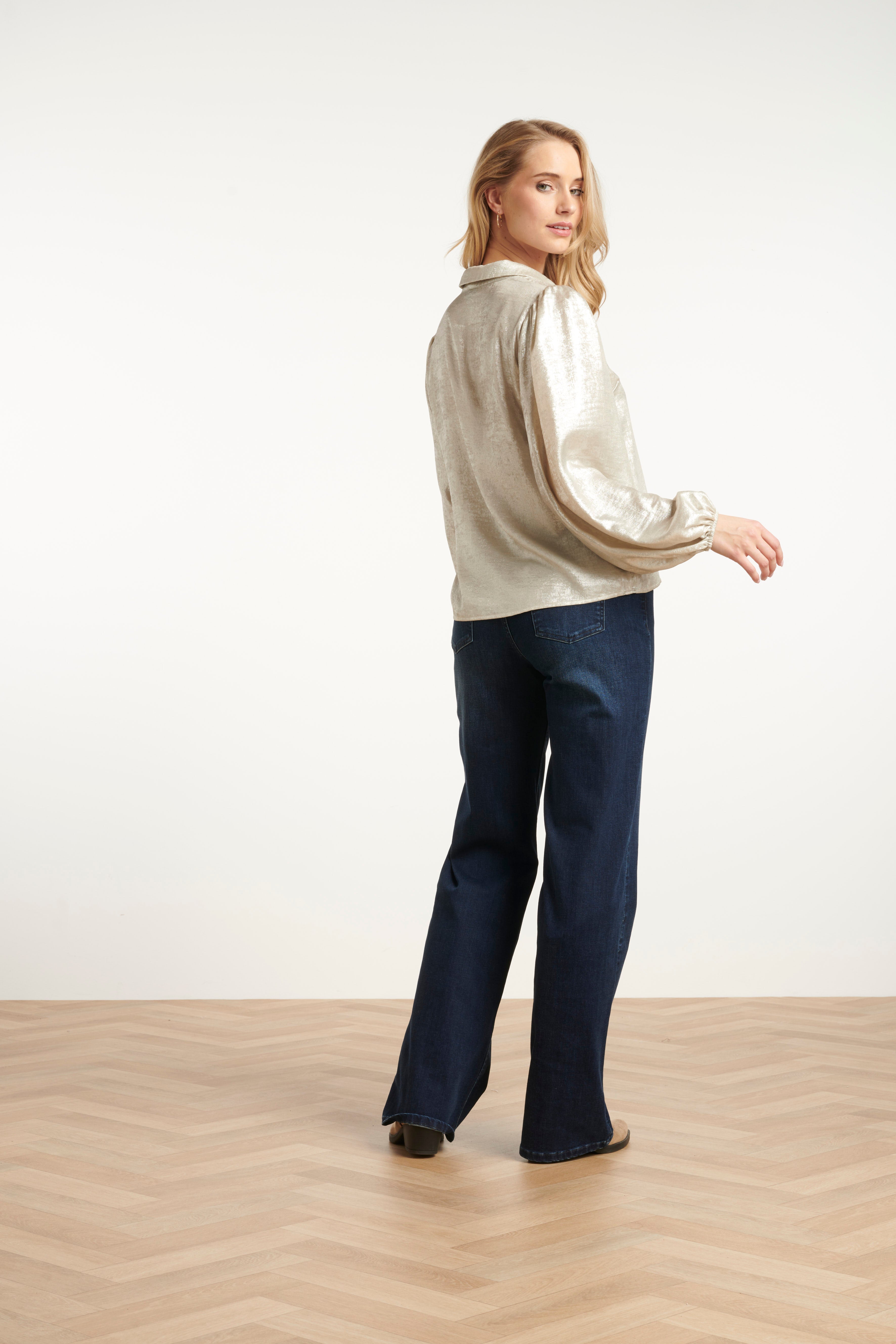 25633 Smashed Lemon Damesglanzende Top met Trendy Losvallende P... | Silver